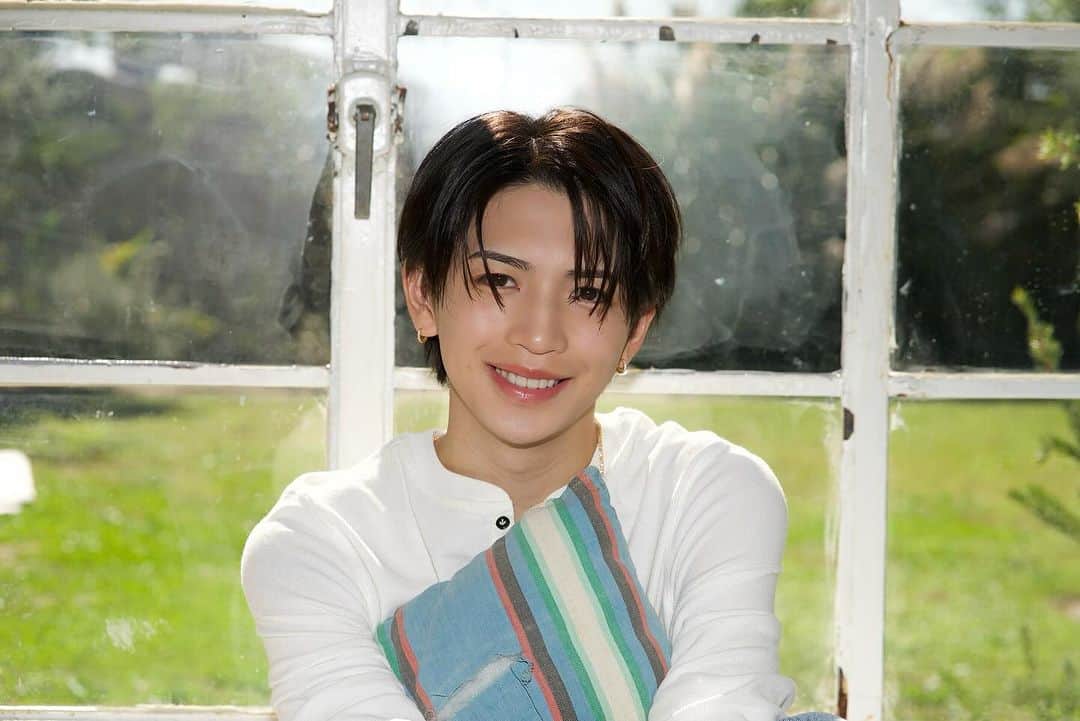 岩橋玄樹のインスタグラム：「Working on a sunny day, makes me happy.」