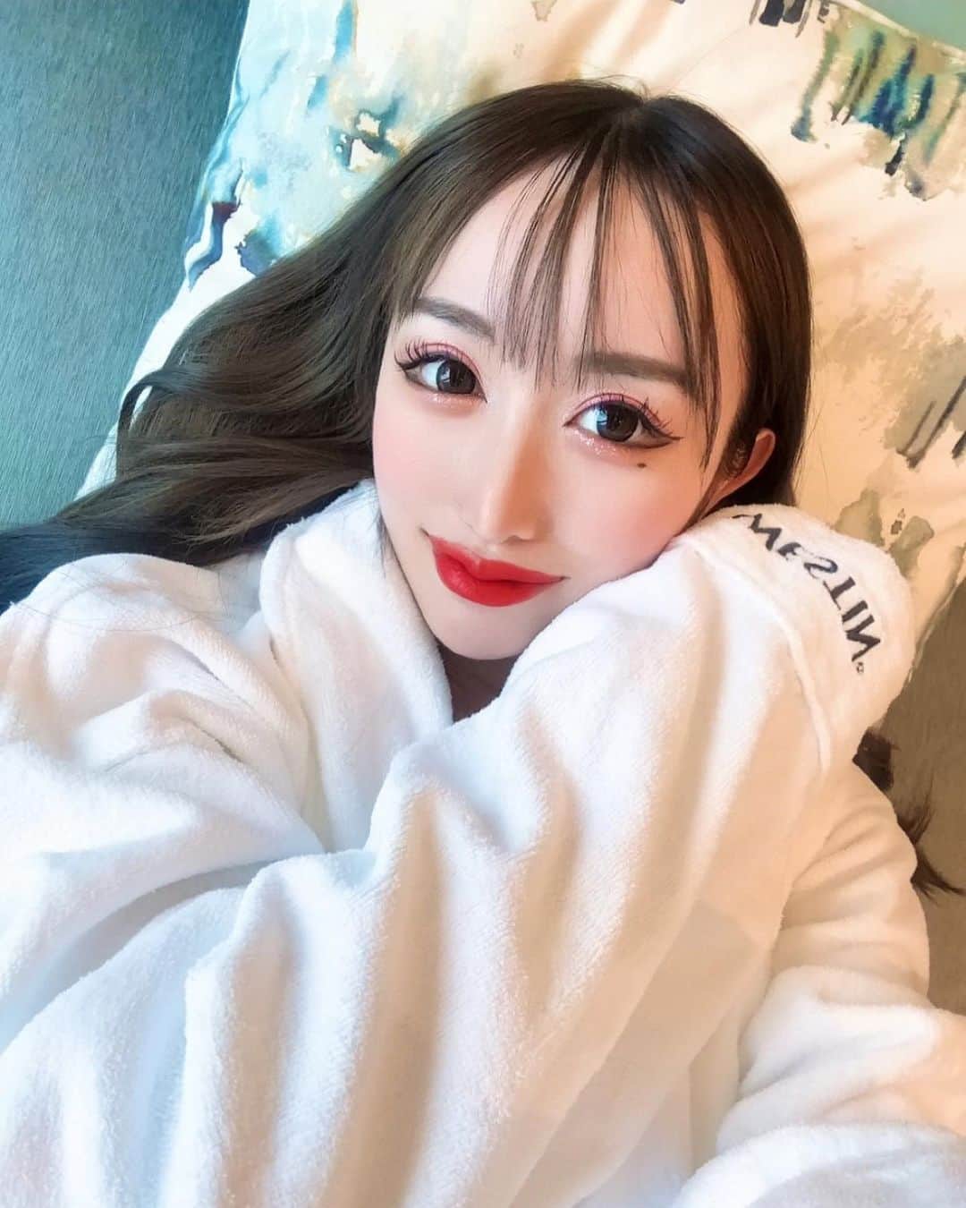 白咲えりかのインスタグラム：「WESTINグアムのYouTubeを永遠に観てる🏄‍♀️  YouTubeといえば、コヤッキースタジオが好きで めちゃくちゃ都市伝説ハマったんやけど 同じような人いるかな💓💓💓？  #dolcefiora  #セクシーランジェリー  #バスローブ #バスローブ女子 #名古屋 #東京 #大阪 #福岡 #横浜 #ウェスティンホテル横浜 #westin #投資家 #投資家女子 #20代投資家と繋がりたい #followforfollowback #いいね返し #instagood #instafood #instagram #fire生活 #ホカンス #ソロ活女子 #韓国 #韓国旅行 #韓国ファッション #韓国ヘア #韓国コーデ #한국 #한국여행 #한국어」