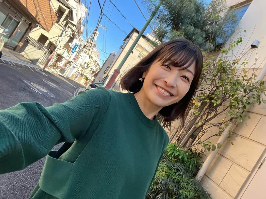 小野真弓さんのインスタグラム写真 - (小野真弓Instagram)「こんにちは☺️ 今日は前の住まいの近くでお仕事でした✨🏠🙋‍♀️ 東京でいちばん長く暮らした目黒区☺️  懐かしくて、 少しだけうろちょろ〜😆🌱  変わっていないところに想いを馳せ〜、 すっかり変わった建物やお店にも想いを馳せ〜  さわやかな秋の陽気の中、少しだけ ドライブ&おさんぽ〜☺️  さてとー、 みんな待ってるから 木更津に帰りまーす🌳🚗💨😆  午後も、良い時間を お過ごしください☺️  #目黒区　#木更津市 #住まいの想い出 #都会の良さ#田舎の良さ #どちらも噛み締めるひとときでした」10月16日 13時42分 - hanaharuaroi