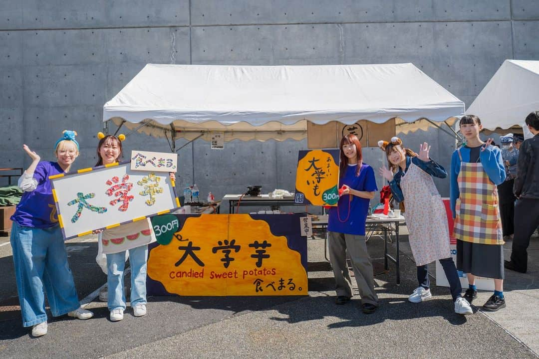 東京造形大学 Tokyo Zokei Universityさんのインスタグラム写真 - (東京造形大学 Tokyo Zokei UniversityInstagram)「_ CS祭開催御礼🙏  10/13（金）より3日間、2023年度CS祭（芸術祭）が開催されました🎈 大変多くの方々にご来場いただき、ありがとうございました😊 マーケットやフードコート、作品展示、ライブなど、どれも大盛況に終わりました🛍️🧑‍🤝‍🧑  来年度も皆様のお越しを心よりお待ちしています❗  #東京造形大学 #デザイン #美術 #美大 #美術大学 #芸術祭 #学園祭 #イベント #お祭り #展示 #フードコート #屋台 #マーケット #雑貨販売 #ハンドメイド #ありがとうございました #tokyozokeiuniversity #design #art #artuniversity #artfestival #festival #event #exhibition #foodstands #market #handmade」10月16日 13時52分 - tokyo_zokei_univ_official