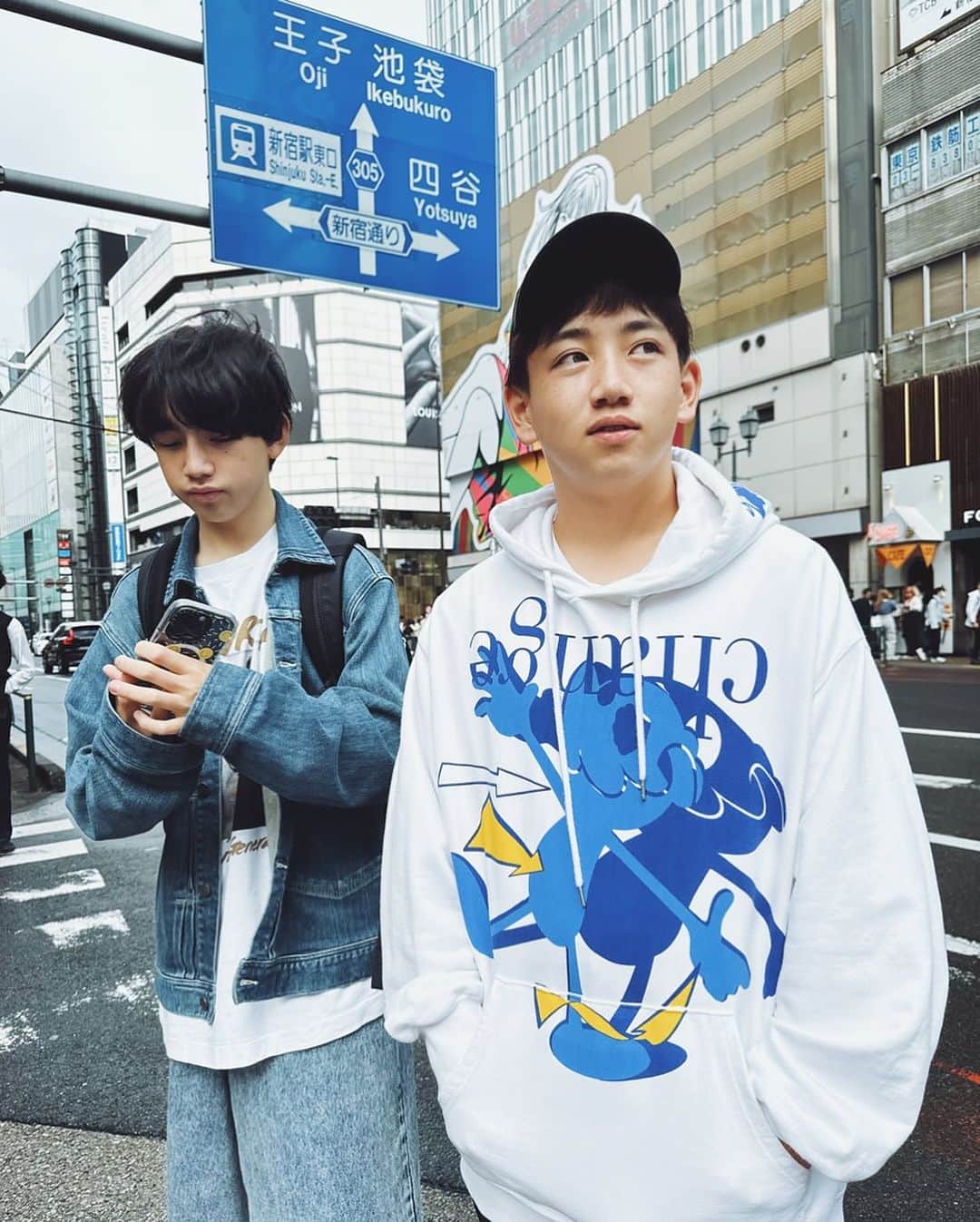 himecyanのインスタグラム：「ファッション大好き男子たち。男の子ママだと子供とショッピングできないと思いきや、中高生に突入したと同時にファッションに興味出て一緒にお買い物にいけるように✨✨(母歓喜もただの財布要員)  #高校生男子  #中学生男子」