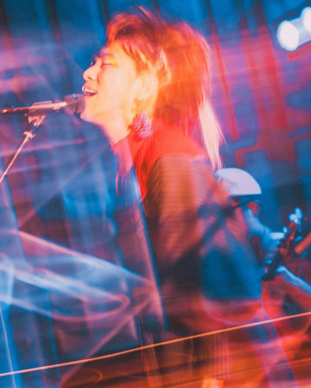 のインスタグラム：「Sweet Love Shower in 日比谷野外音楽堂  🌧️あがり、✨も輝いて。 思い出溢れる野音、改装前にもう一度ステージに上がれて感無量でした。 ありがとうSpace Shower TV🌈  @yohei_ohno @susan_alexandra @tsugumiw @twiggy_mihomatsuura @mariko__shimada @spaceshower  #ua#ウーア」