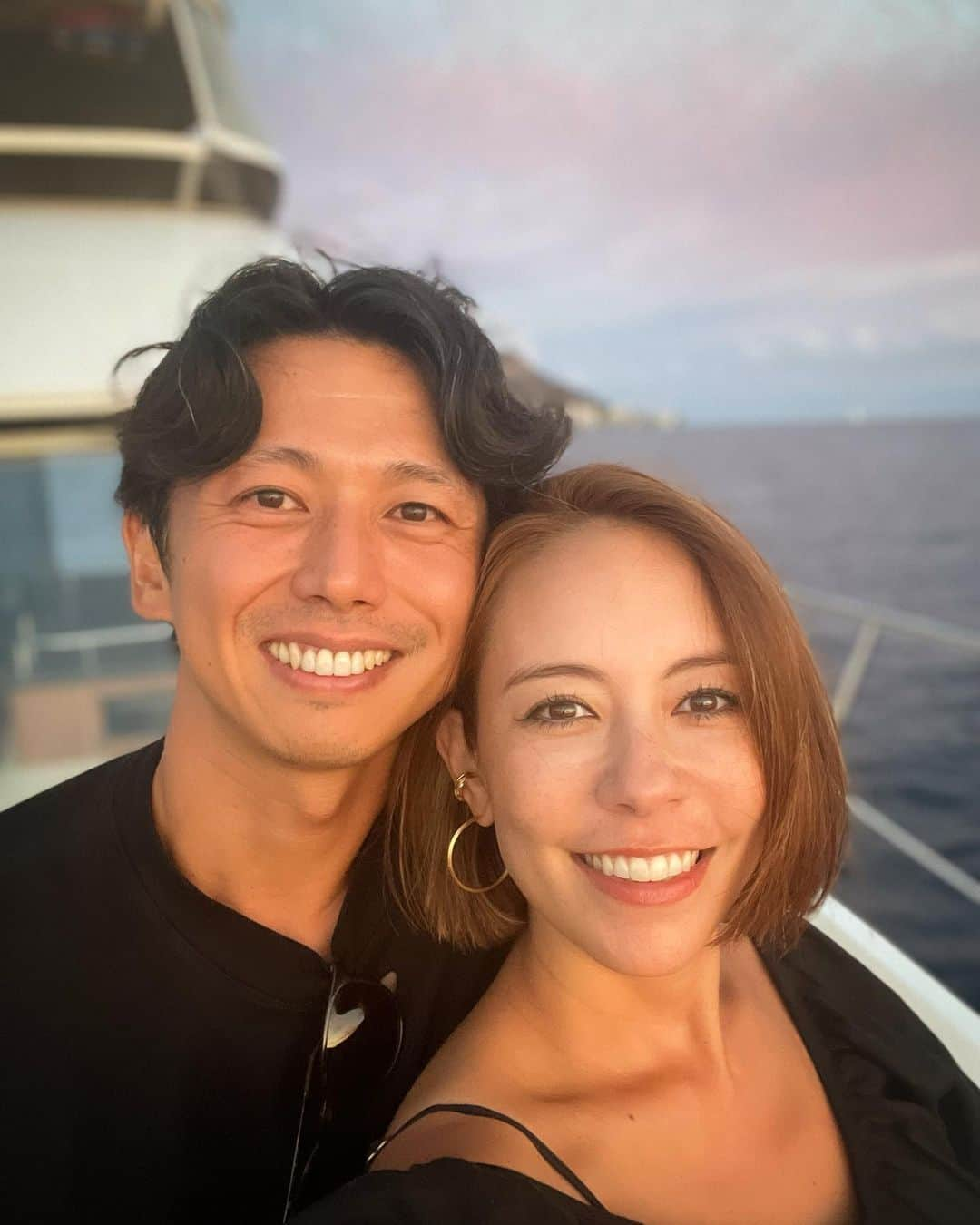 鮎河ナオミさんのインスタグラム写真 - (鮎河ナオミInstagram)「久しぶりに @captainbrucehawaii のクルーズ🛳️ 私がハワイに住んでいた時に働いてた会社のクルーズです！ お客さんとして乗るのは初めて😂❣️  キャプテンが『陣痛が来たらすぐに戻るから言ってねー』の一言で安心して楽しめました😂  素敵なサンセットが見れて最高に幸せ🙏❤️  お誘い頂いた　@runrunchunchun ありがとうございます🥹🙏  #captainbruce #sunset #sunsetcruise #hawaii」10月16日 14時55分 - naomiayukawa