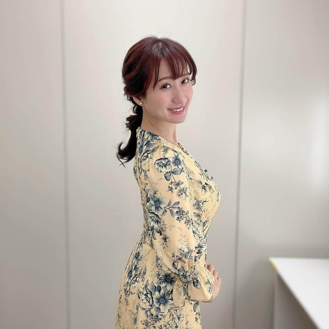 吉井明子のインスタグラム：「昨日は… たくさんのお祝いコメントをありがとうございました😊嬉しかったです！！  今日は普通の一日に戻りましたが😂その「普通」を大切に、丁寧に、感謝して過ごしたいな、と改めて思いました。  また来年もここに来てねー🤗  今日、明日はNHKラジオR1『Nらじ』6時台の気象情報を担当します😌  写真は先日の4Kのときのです✨髪型♡  #気象予報士 #気象キャスター #weatherforecaster #기상캐스터　#氣象主播 #bs4k #週刊4Kふるさとだより #nらじ #マイあさ #smile #微笑 #미소　#senyum #मुस्कान」