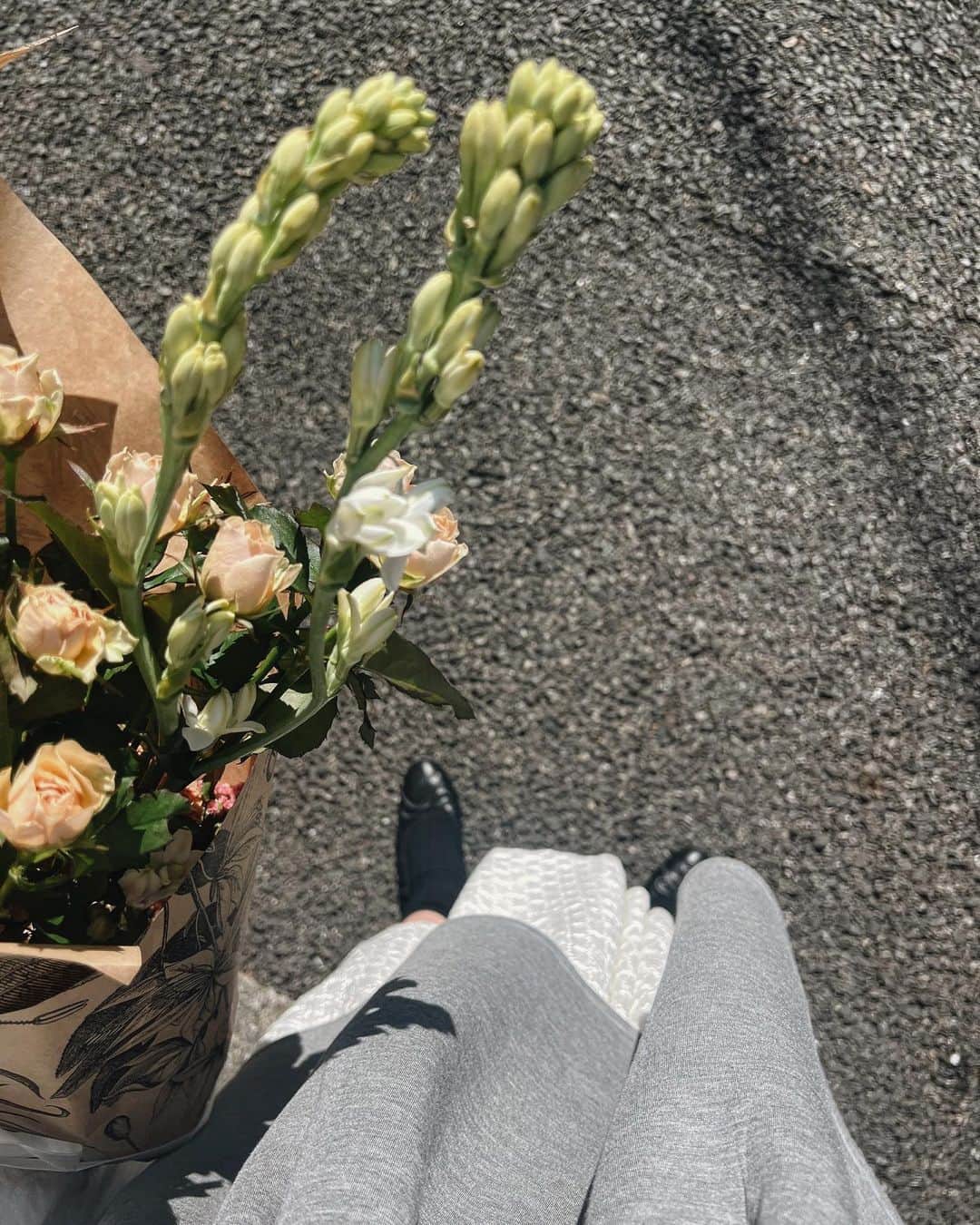 大橋あゆみさんのインスタグラム写真 - (大橋あゆみInstagram)「新しい週初めの月曜日はお花買いに行く日💐  なんて定着できたらいいんやけど  #flower」10月16日 14時58分 - ayuohashi