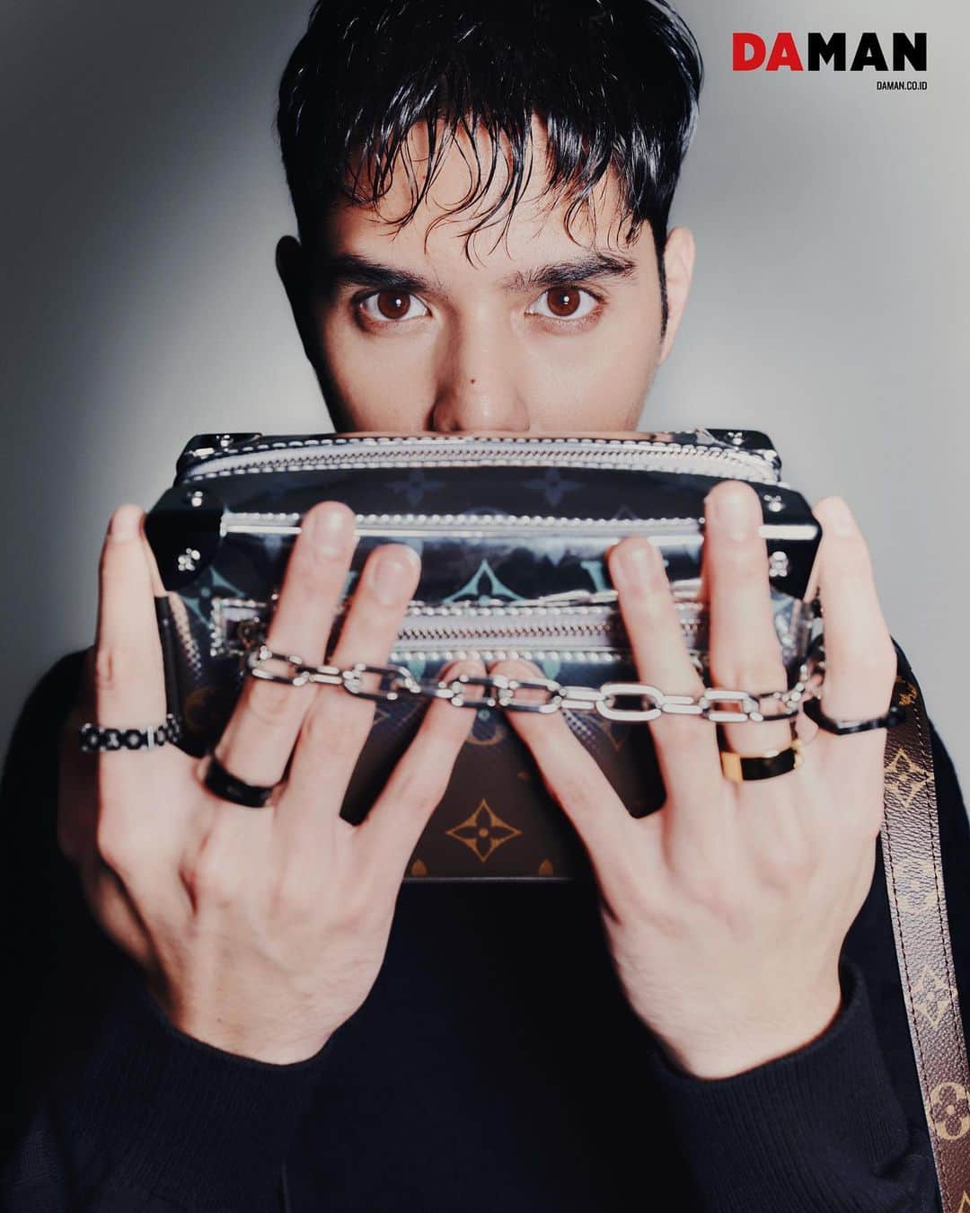 Al Ghazali Köhlerのインスタグラム：「Decked in #LVMenFW23 for DAMAN October/November cover」