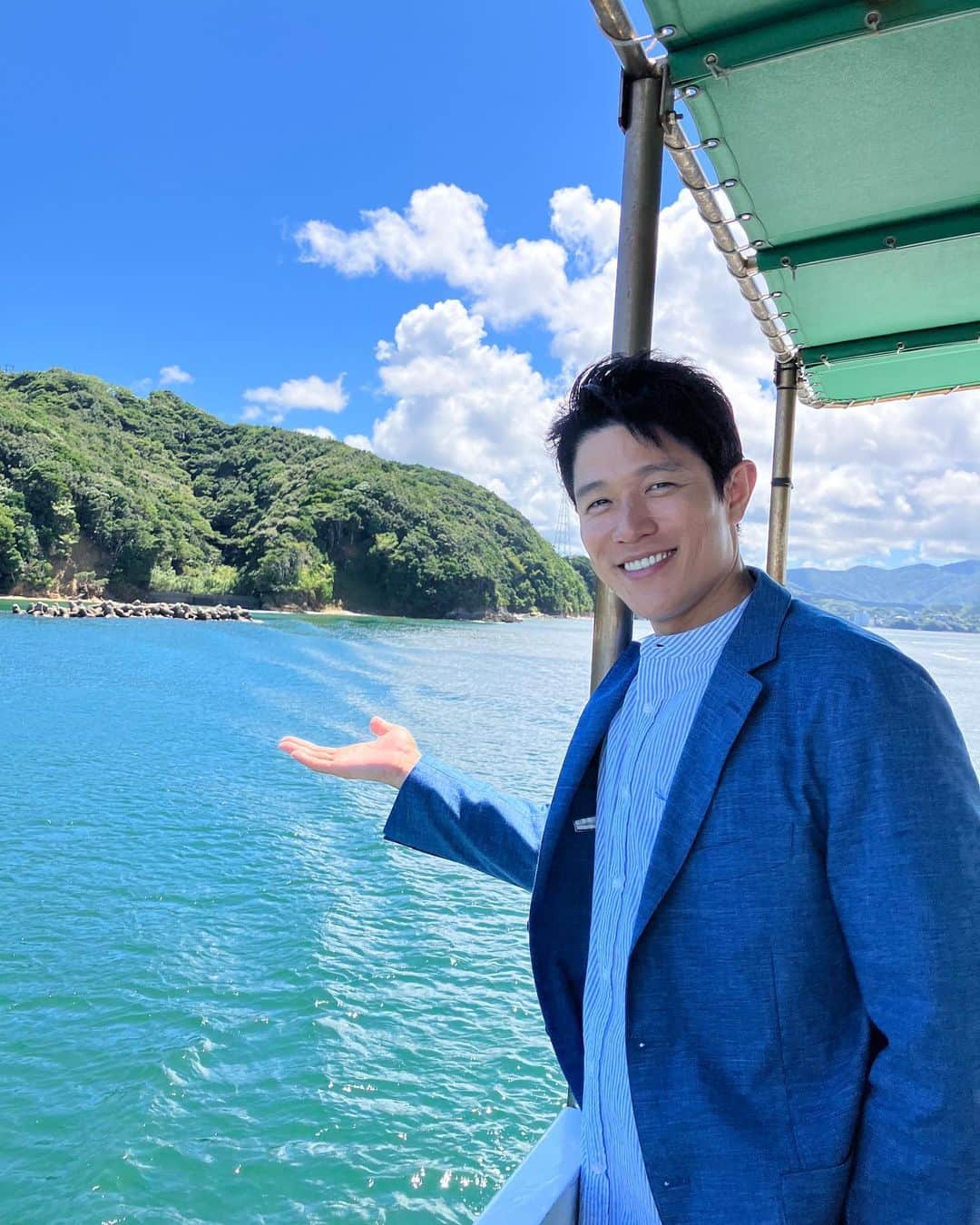 下剋上球児のインスタグラム：「🌊⛴  こんなに爽やかな笑顔の 南雲先生に隠された秘密って…一体…！！？💥  #下剋上球児 第1話は#TVer  #UNEXTparaviコーナー で配信中✨ まだご覧いただいてない皆様、是非ご覧ください✨  #tbs #日曜劇場 #下剋上球児 #鈴木亮平 #高校野球 #甲子園」