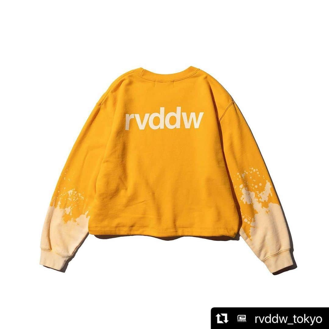 杉山しずかさんのインスタグラム写真 - (杉山しずかInstagram)「#Repost @rvddw_tokyo with @use.repost ・・・ BLEACH CROPPED SWEAT TOP  トレンド感のあるクロップド丈のスウェットトップ。裾のドローコードでフィット感や丈が変えられるので、スタイリングの幅も広がると共にばたつき、ずり上がりを抑え、ワークアウトの邪魔をしません。  ライトオレンジとライトピンクは袖にブリーチ加工を採用しました。」10月16日 15時45分 - shizukasugiyama0211