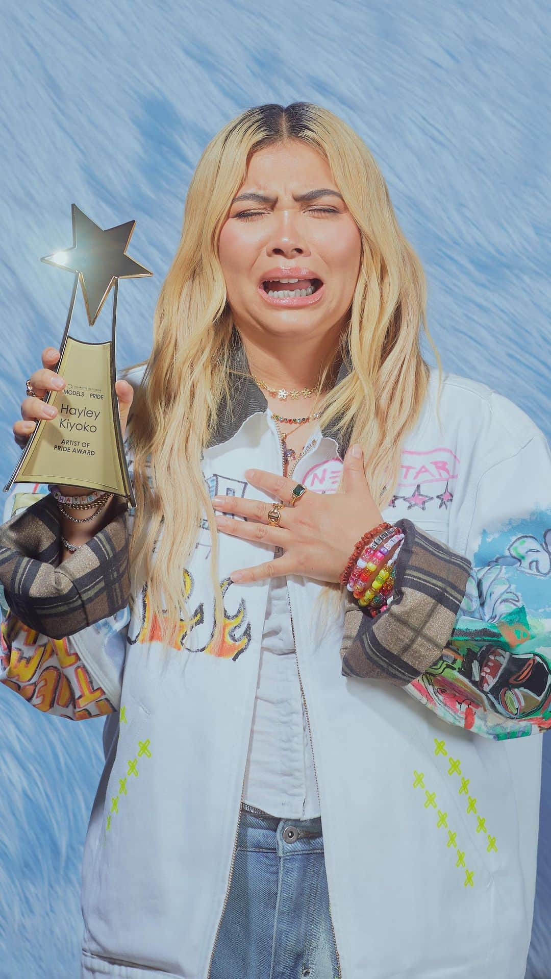 ヘイリー・キヨコのインスタグラム：「“I love being a lesbian!” #HayleyKiyoko addresses the crowd at #ModelsofPride, where she received our Artist of Pride Award. “I encourage you to be gentle with yourself in your journey of discovering who you are and who you want to be.”」