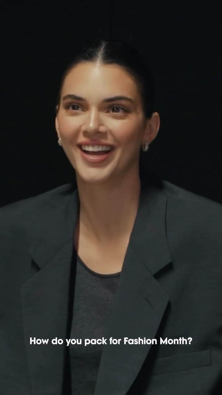 のインスタグラム：「How does @kendalljenner pack for Fashion Month? Her process, truth be told, is truly an art.  On a recent day during #ParisFashionWeek, we went behind the scenes of @lorealparis’s runway show to see how the model gets ready for the runway—and for a full month of shows, catwalks, and events. Spoiler: she’s incredibly organized about the whole production.  Tap the link in our bio to watch the full episode.  Director Sam Sussman DP @plumefabre Editor @anafangayen Producer @jerocchi Audio @myrta_guimartysound」