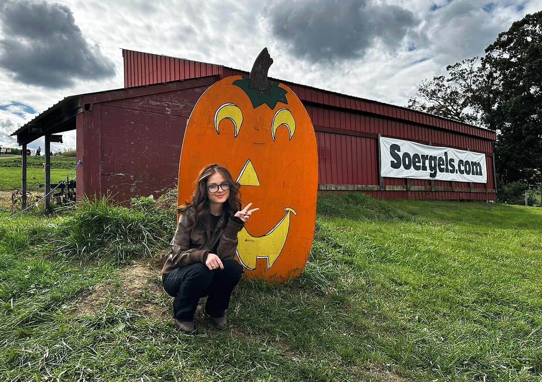 ジャッキー・エヴァンコのインスタグラム：「I didn't choose the pumpkin patch. The pumpkin patch chose me.」