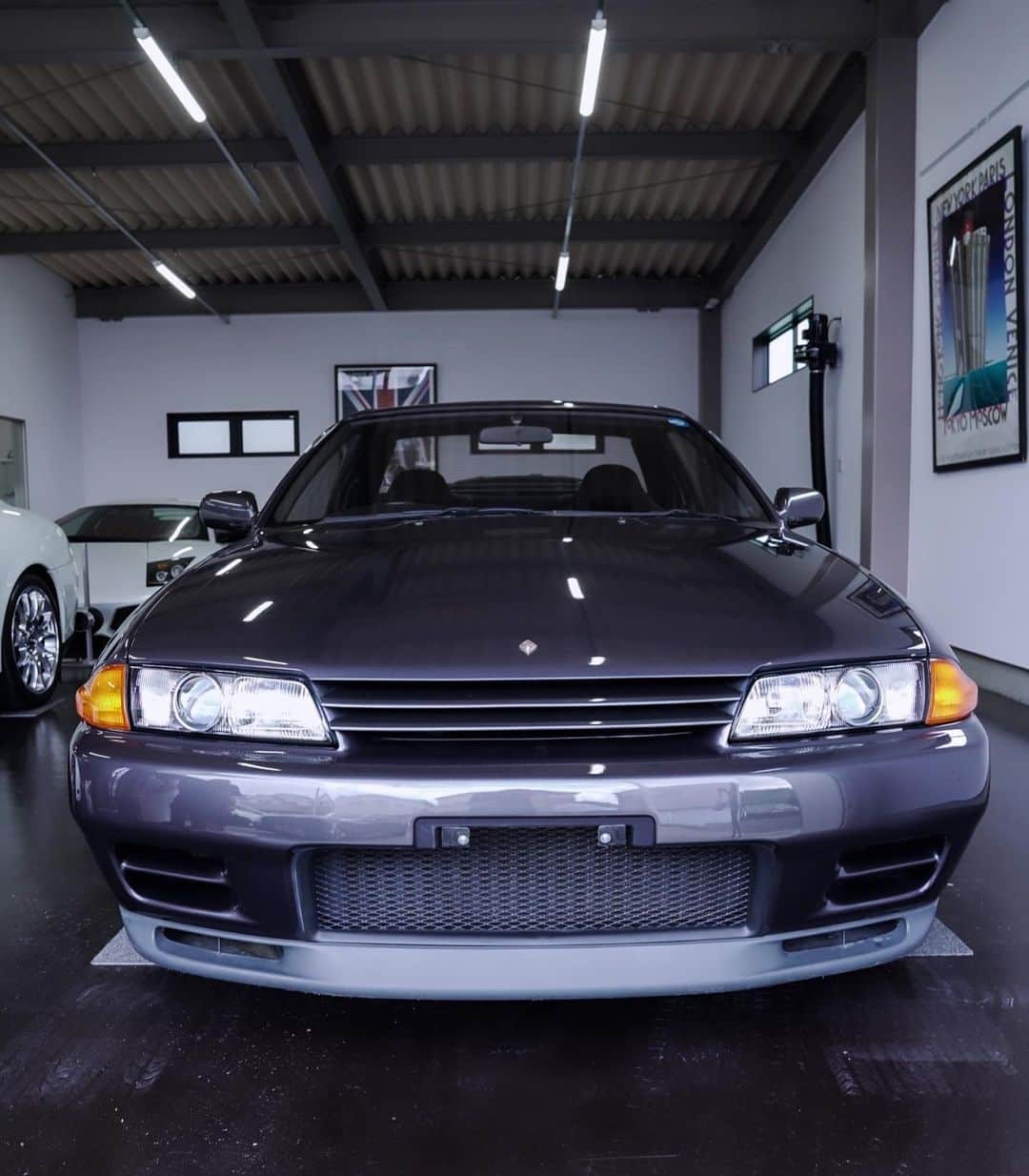 AK-69のインスタグラム：「- - R32 GTR🔥  #俺のロマン #ガキの頃叔父が乗ってた #憧れの車 #SkylineGTRr32 #10000km #寒冷地仕様 #俺のコレクション」
