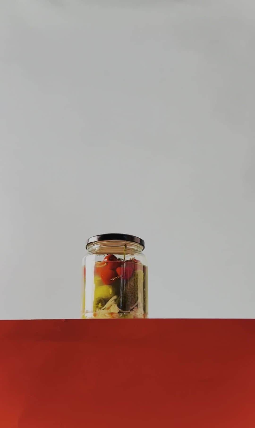 のインスタグラム：「Food or fashion?... Cherries a la @jacquemus」