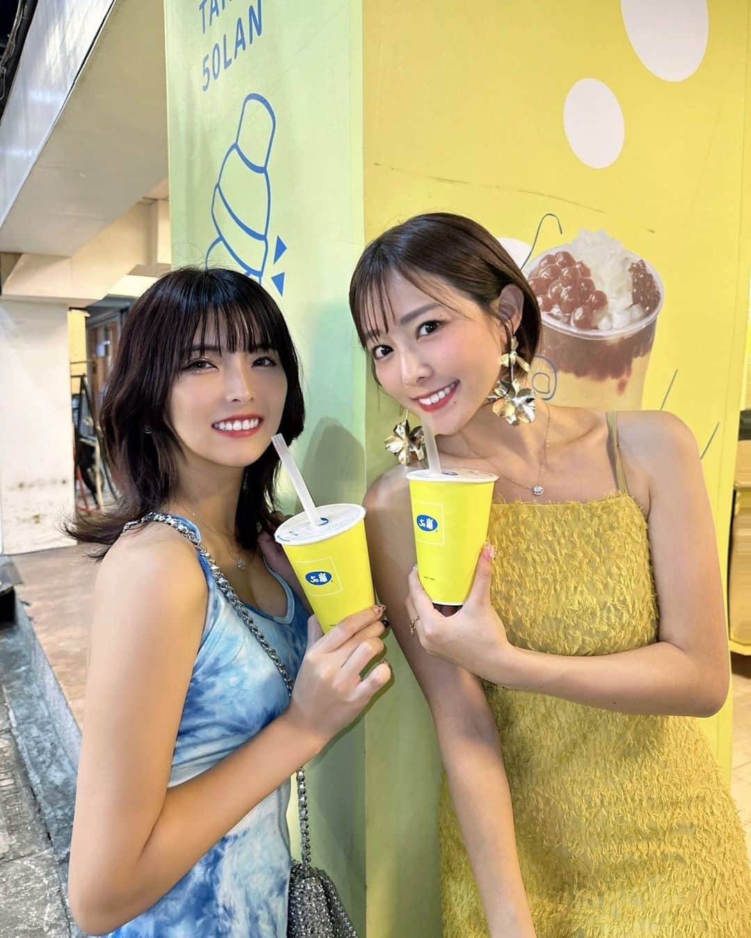 桑原茉萌さんのインスタグラム写真 - (桑原茉萌Instagram)「🇹🇼 with ききちゃん👭❤️  同い年で旅行好きなのが一緒なんだけど共通の趣味がある友達が出来て本当にうれしんでぃ✨  沢山写真アップするからお楽しみに✌️❣️  #taiwan #台湾旅行 #台湾観光 #台湾グルメ #台湾料理 #台湾夜市 #士林夜市 #士林 #🇹🇼 #台湾 #travel #trip #fyp」10月17日 1時35分 - cindystory__