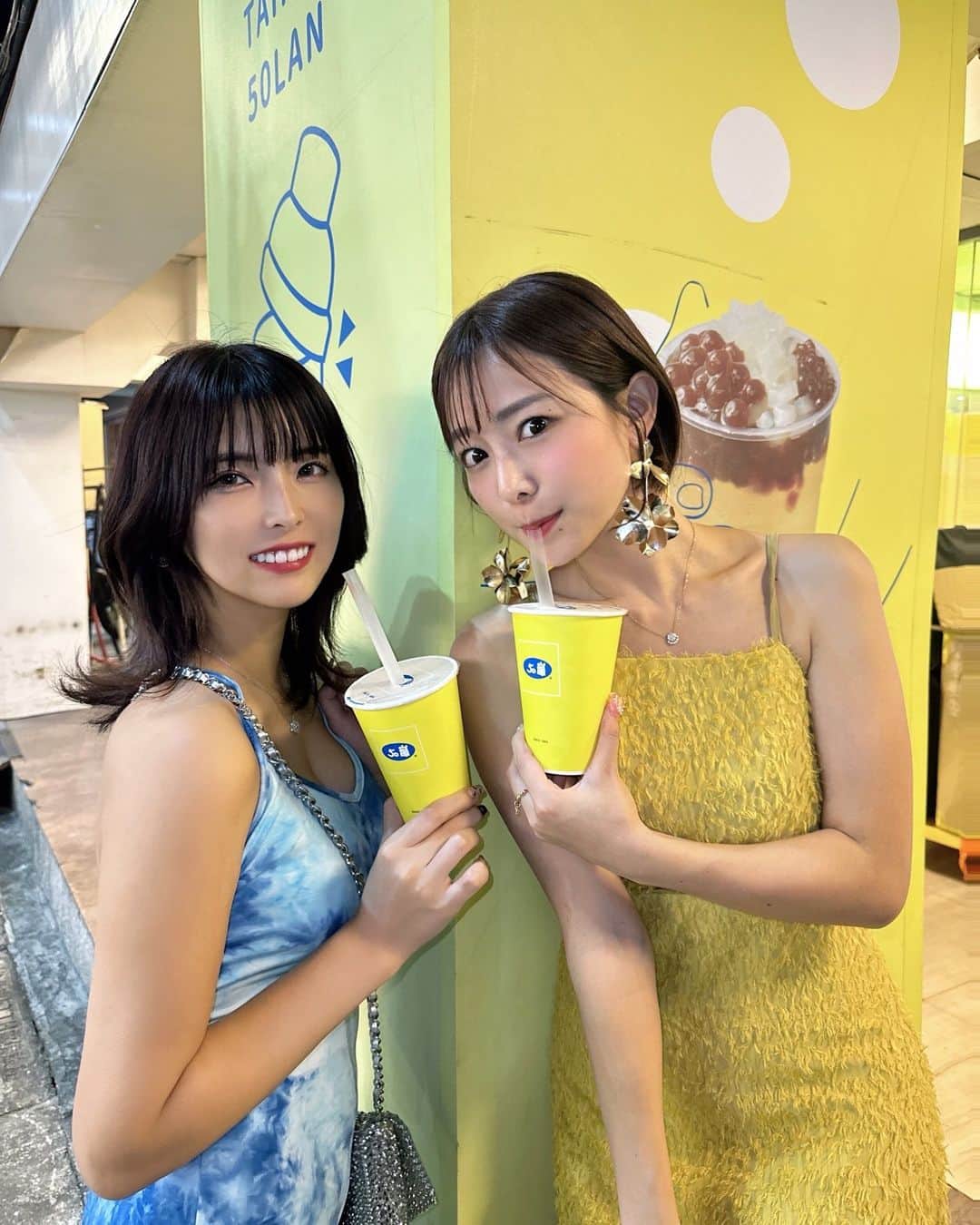 桑原茉萌さんのインスタグラム写真 - (桑原茉萌Instagram)「🇹🇼 with ききちゃん👭❤️  同い年で旅行好きなのが一緒なんだけど共通の趣味がある友達が出来て本当にうれしんでぃ✨  沢山写真アップするからお楽しみに✌️❣️  #taiwan #台湾旅行 #台湾観光 #台湾グルメ #台湾料理 #台湾夜市 #士林夜市 #士林 #🇹🇼 #台湾 #travel #trip #fyp」10月17日 1時35分 - cindystory__