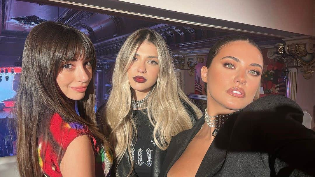 ANTONIAのインスタグラム：「These 2 pretty gems💎」