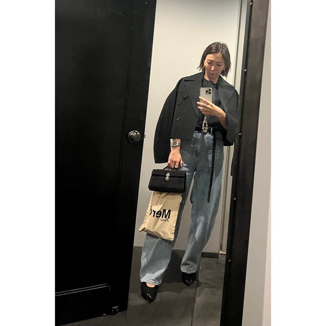 高橋志津奈のインスタグラム：「半袖にアウターがちょうど良い⭕️ . #shizunascoordinate」