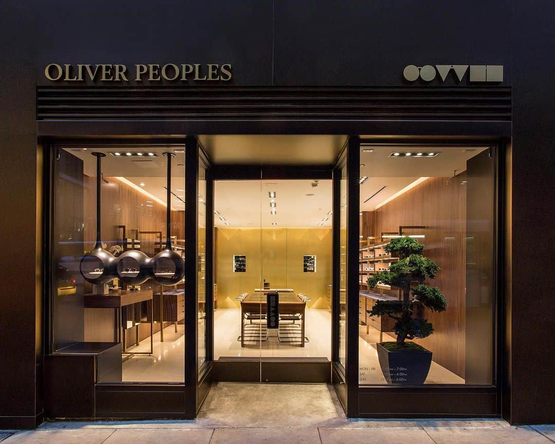 オリバーピープルズのインスタグラム：「Gilded. Oliver Peoples 575 Madison Avenue⁠, New York.」