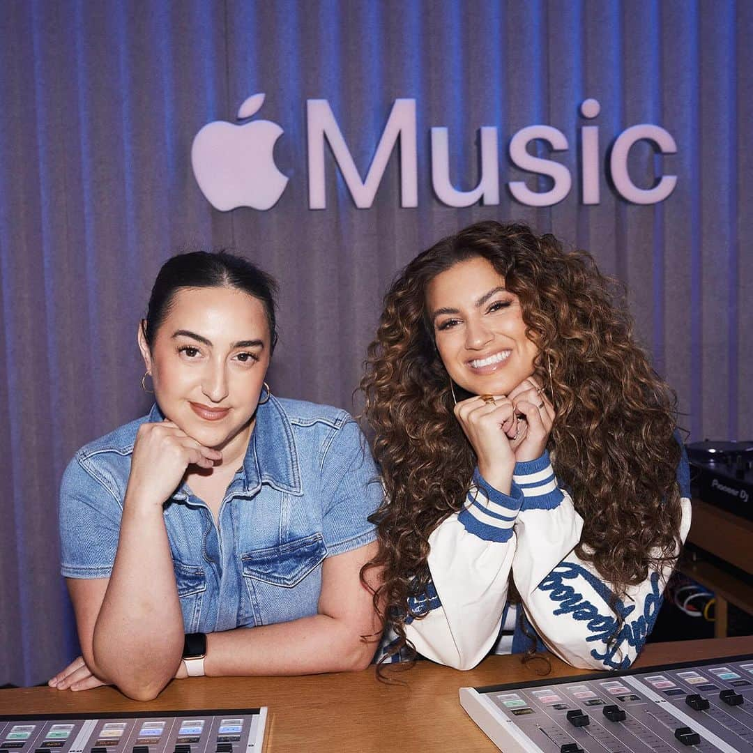 トーライ・ケリーさんのインスタグラム写真 - (トーライ・ケリーInstagram)「thank u @applemusic & @brookereese for having me! 💫」10月17日 1時49分 - torikelly