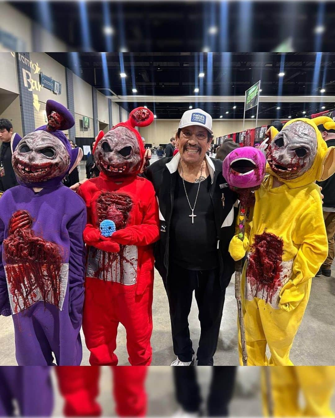 ダニー・トレホさんのインスタグラム写真 - (ダニー・トレホInstagram)「Thank you Virginia for an amazing time at @NightmareWeekendRichmond! All of your cosplay was badass, hope to come again next year! #NightmareWeekendRichmond」10月17日 1時53分 - officialdannytrejo