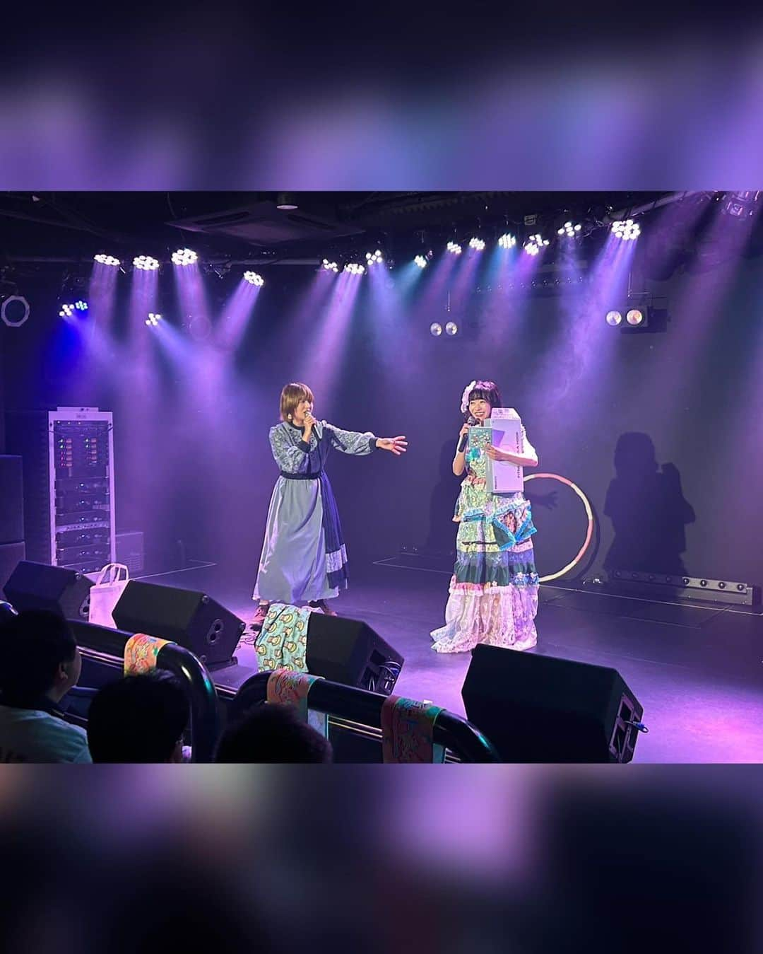 福島ゆかさんのインスタグラム写真 - (福島ゆかInstagram)「：定期公演生誕SP 【郡山】  10月15日に初の定期公演を郡山で開催しました！  今回ありがたいことに生誕SPと冠をいただいて 前哨戦と本戦杜、両方すっっっごく楽しい幸福島な一日となりました！  来てくださったみなさん 来れなくても応援してくれたみなさん オンラインご購入いただいたみなさん  全員に感謝の気持ちでいっぱいです！  そして忙しい中、ゲスト出演してくださった  🤍せせらぎ小町さん いつもとってもお世話になっていて、可愛らしくて上品なパフォーマンスが大好きです！ けっぱってが郡山で楽しくライブできるのはみなさんのおかげです。素敵なお気遣いありがとうございます✨ りづきゅんからプレゼントいただいてしまったので大切にします🎁 りなちゃんとは絶対ハロコン一緒にいくぞー！✨みなさん、これからもよろしくお願いします！！  🤍MANAMIさん 福島を代表するアーティストさん！この日も忙しいスケジュールから回していただき感謝です✨ 私たちのこと調べくれた上でのMCからの楽曲。 演奏中の優しさやエンタメに感激しました！ ステージに呼んでいただいて、フラフープとCD、差し入れもいただいちゃいました😭✨ MCでもあった通り絶対けっぱっての楽曲つくってもらいたいっ！ ただただ神様‥😭✨  💚カッパぐりーんちゃん 前からSNSでその活躍をみていたのですが NEXCO東日本のハイウェイフェスタで特典会に来てくれて仲良くなれました✨ お蕎麦のイベントから回してくれて心から感謝です💚 なんといってもサービス精神が凄すぎて、ゆす心配になっちゃったくらい‥！ 企画コーナーでのスペシャルゲスト さらには私の楽曲のダンスも完璧に覚えてくれて一緒にパフォーマンスしてくれました！ 会場中が大喜びでしたよ✨本当に嬉しかったぁ！  そして、メンバーと関係者さんにも 大変大変お世話になりましたー！！ いつもいつもイジられるから今日こそは私が、、と思いきや⁉︎ 逆サプライズの数々（笑） 本気で面白かった！笑った笑った！  あと私の好きなとこ言うコーナーもなんやかんやうれしかったし、あおいちゃんからの熱烈キッスも（あれなんだったんだ‥⁉︎笑笑） 受けとめ？ました！！ あとカチもステージに連れてきてくれてありがとう！ たくさん、いろいろ考えてくれたんだなぁって思うと嬉しさやニヤニヤがこみあげてきますよね！ 21日の生誕は私からお返しできるような時間にしたいです！  そして郡山公演に来てくださったみなさん 来れなくとも応援していてくださったみなさん たーーーくさんの愛情溢れる応援をありがとうございます！✨✨  みなさんを笑顔にするために人生捧げてますが いつも逆に私の人生を描くにしてくれてありがとう！  1年半前はちょ〜〜ど自分は郡山に帰るためにあらゆる準備をしている真っ最中でした。  今の自分のスキルでは足りないことも多々あって 勉強させてもらいながら生活がガラリと変わっていく、、最中でいろんな覚悟を決めてました。  で、ひとりでこの活動をしていくために自分を見つめまくってました👀アツくね。  地域のために学びたいこともあったから大学の資料とかも見ていたかなあ。 もちろんステージに関しても、こうしていきたいって欲がたくさんあって！それはもちろん今も！  でも、そこからけっぱってのお話があって 自分の中で考えながら色々整理して、新しい考えも浮かんで。 あれよあれよと活動スタートして駆け抜けて駆け抜けて、まだ一年だけど 想像してなかった今がある！  昨日もステージ上で みんなに出会うためにあの時あの選択をしたんだなぁって思えて、みなさんのことが誇らしくて改めて大好きだなぁって思いました！  ほんとに、自分ひとりではできなかったことや 出会えなかった方々ばかりだなぁと。  だからやっぱり心から嬉しかったですし、幸福島でした！  みなさん、本当にありがとうございました！！  　 次は渋谷DAIAで生誕です！まだつづくんだよ（笑）  #福島 #郡山 #生誕 #生誕祭  #生誕公演 #スタンドフラワー #アイドル #ライブ #音楽 #衣装 #ドレス #ヘアメイク #赤べこ」10月17日 1時53分 - yuka_fukushima_