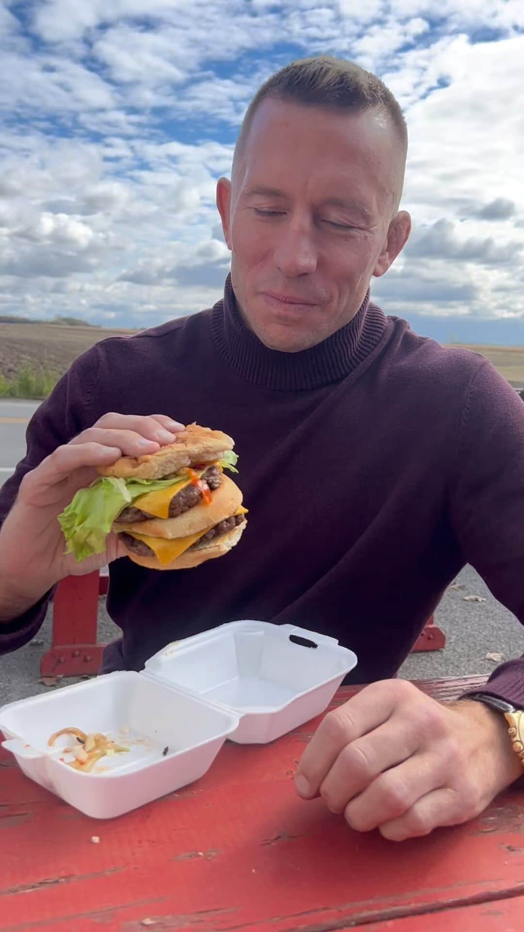 のインスタグラム：「Le GSP burger de la Cantine chez BOB à St-Isidore m’a KO. 😂」