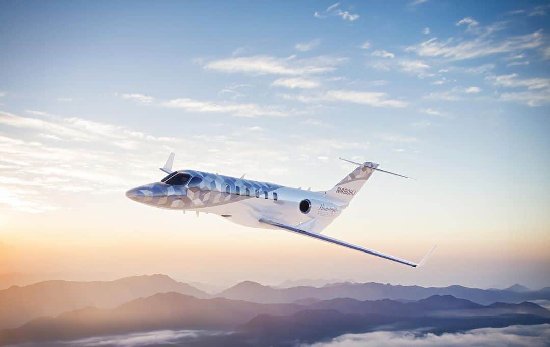 Honda 本田技研工業(株)のインスタグラム：「Elevating efficiency to new heights.  #HondaJet Echelon is a new light jet designed for single pilot operation and capable of non-stop transcontinental flight across the United States✈️  新型小型ビジネスジェット機 「HondaJet Echelon（エシュロン）」を発表  燃費を向上させることで、ライトジェット機として世界で初めてノンストップでのアメリカ大陸横断を可能に。  客室においては、長距離飛行にも適したスペースの最大化、快適性、移動の効率性を含むプレミアムなオーナーシップ体験を提供✈️  2028年の製品化に向け、2026年の初飛行を目指します。   #linkinbio」