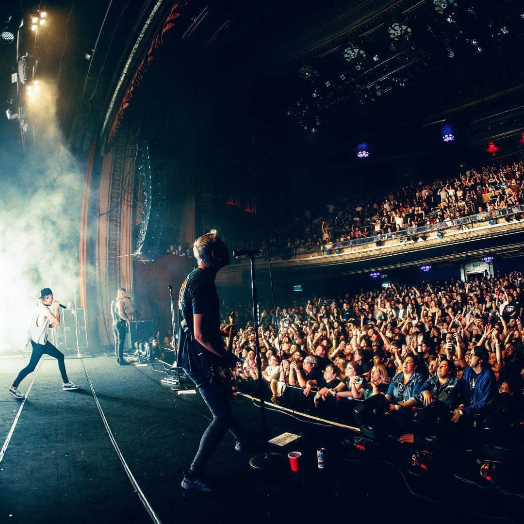 All Time Lowのインスタグラム：「Round and round and round we go… Seattle, you’re up!!」