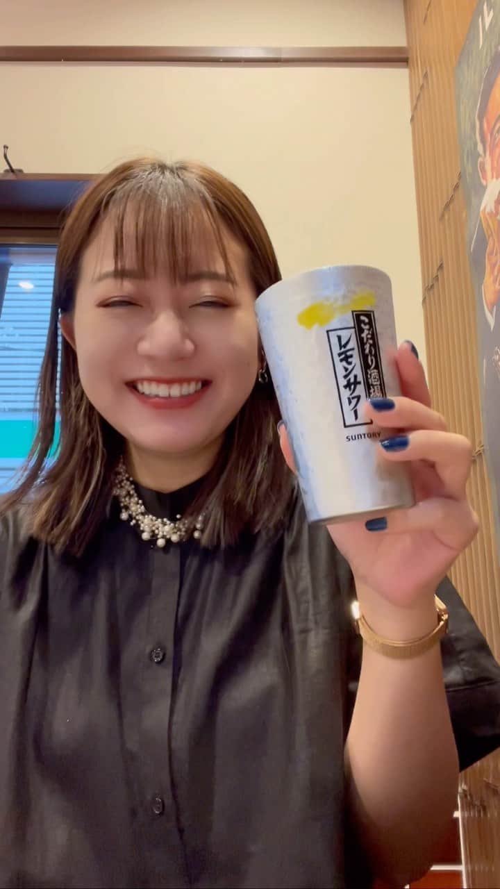 のインスタグラム：「大阪・京都旅行🚄🌿🐙⛩  安くて美味しいお店がいっぱいの大阪と やっぱり京都が好きだな〜と思った旅。。。 私の推しは妻籠という炉端焼きのお店。。 ここは是非次も行きたい素敵な居酒屋だった🏮  一貫90円とレモンサワ150円ってなにごと🙃価格帯がばぐってたよ 約6年ぶりに#いづう の押し寿司食べてきました、、、、  とてもとても良い時間でした、ありがとうーーー🗼  #大阪 #大阪旅行 #大阪観光 #京都 #京都旅行 #京都観光 #大阪ランチ #京都ランチ #大阪ディナー #京都ディナー #おすすめ」