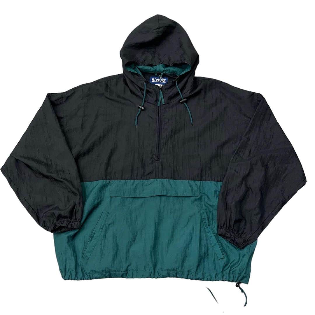 ジャムルさんのインスタグラム写真 - (ジャムルInstagram)「90's 2トーン ナイロンアノラック ¥6200+tax(6820) .  2トーンナイロンアノラック。 XXLでボリュームあるシルエットも、黒xグリーンの色味もTHE 90'sでかっこいい！ 1枚でも、レイヤードでも◎ .  WEB SHOPに入荷しております。 是非ご覧ください。 jammru.com #jammru #お問い合わせはお電話で承ります  #大阪古着屋#心斎橋古着屋#usedmix#アノラック #osaka  #fashion  #streetstyle  #streetfashion  #vtg  #vintage  #used  #usedclothing  #古着 #古着屋 #ファッション #70s #80s #90s」10月16日 17時49分 - jammru