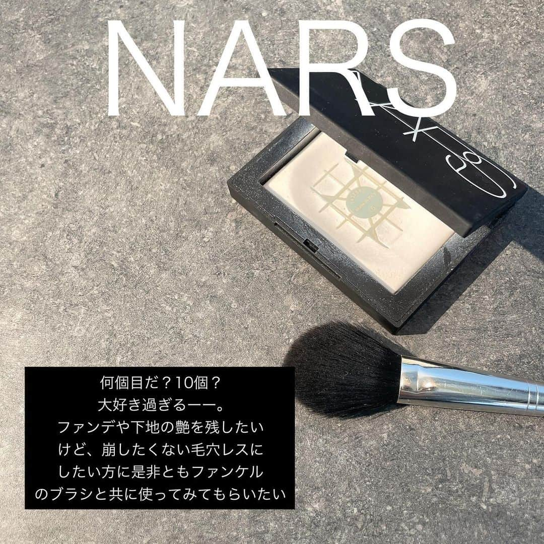 Arisaさんのインスタグラム写真 - (ArisaInstagram)「バチっと決めたい日ってやっぱ信用あるコスメを使うじゃん🥰‼️ それがコレって感じなのと、 バチっとじゃなくても、デイリー使いしてるものも入れてみた💁🏻‍♀️  ※今回のこのコスメたちはノンシリコンなど考えてません⚠️  ◼️ＭＡＣアイシャドウベース シェル（アイシャドウベース） ◼️shuuemuraブロックブースタースミレ（下地） ◼️LAKAボンディンググロウ（リップ） ◼️ＭＡＣグロープレイブラッシュ（チーク） ◼️NARSライトリフレクティングセッティングパウダー（お粉） ◼️ETVOSマルチミネラルパウダー（アイシャドウ、チーク） ◼️ヒロインメイクロングガールマスカラ、DUPパーフェクトエクステンション、UZUモテマスカラ ◼️LILIBETHクッション、lauramercierルミエールラディアンスクッション ◼️CEZANNEミックスカラーチーク20  あ、あと写真載せれなかったんだけど、ルナソルのアイカラーレーション19マホガニーも。  #愛用コスメ  #マスカラ #クッションファンデ  #アイシャドウ #下地 #トーンアップ #トーンアップ下地  #リップ」10月16日 17時58分 - saarariii