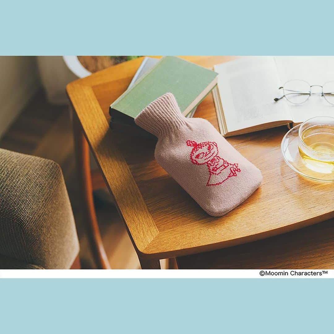 リンネルさんのインスタグラム写真 - (リンネルInstagram)「【リンネル北欧号❄️20(金)発売】 10月20日（金）発売！リンネル12月号の見本誌が編集部に到着しました。  最新号は✨1冊まるごと北欧号✨ 北欧のファッションからインテリア、暮らしにまつわるお話まで、今と未来を豊かにするヒントをたっぷりお届けします。幸福度ランキング上位を占める北欧の方々の、しなやかで健やかな心作りをぜひ参考にしてみてくださいね。  そして表紙は、女優・永野芽郁さん（ @mei_nagano0924official ） 付録はムーミンの豪華3アイテムです。 通常号はリトルミイの刺しゅうがかわいい鏡付きドレッサーポーチ。 増刊・特別号は、ムーミンとリトルミイが柄違いの、ニットカバー付きミニ湯たんぽ。心も温もりに包まれるミニ湯たんぽは、この冬手放せないアイテムになりそう！  間もなく発売の『リンネル12月号』の発売日を、お楽しみにしていてくださいね♪  - - - - - - - - - - - - - - - - - -- - - - - - - -- - - - - - - -  『ムーミン付録』の詳細は下記URL https://liniere.jp/column/lifestyle/36366/  または、 @liniere_tkj のプロフィールのURL先 「付録」からチェック！  - - - - - - - - - - - - - - - - - -- - - - - - - -- - - - - - - -  ©Moomin Characters™  ※一部地域では発売日が異なります ※増刊は宝島チャンネル、セブンネットショッピング、セブン-イレブンでの販売になります ※特別号は宝島チャンネルでの販売になります  #liniere #リンネル #リンネル最新号 #リンネル12月号 #北欧ファッション #北欧旅 #最新号紹介 #雑誌付録 #付録紹介 #リンネル付録 #ムーミン #ムーミン付録 #moomin #湯たんぽ #湯たんぽカバー #ドレッサーポーチ #リトルミイグッズ #リトルミイ #永野芽郁 #フィンランド #北欧デザイン」10月16日 20時00分 - liniere_tkj
