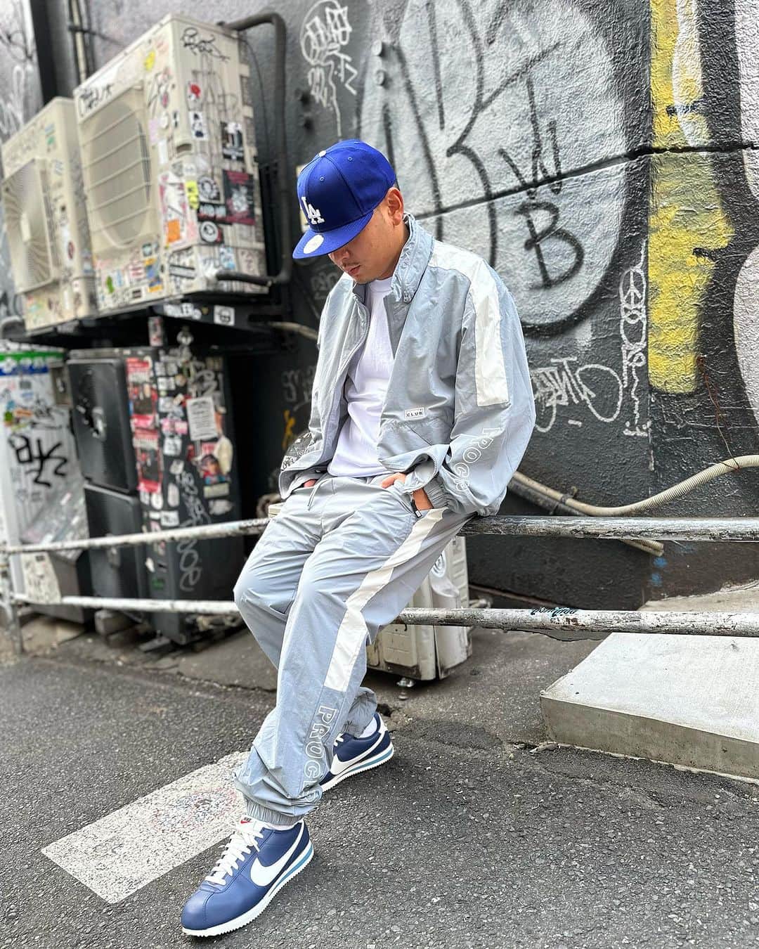 GROW AROUNDのインスタグラム：「#growaroundnewarrivals  PRO CLUB FULL COURT WINDBREAKER VELOUR JKT,PANTS  人気のFULL COURT WINDBREAKERの新色、SLATE,着心地の良いVELOURに新色のNAVYが増えました！！」