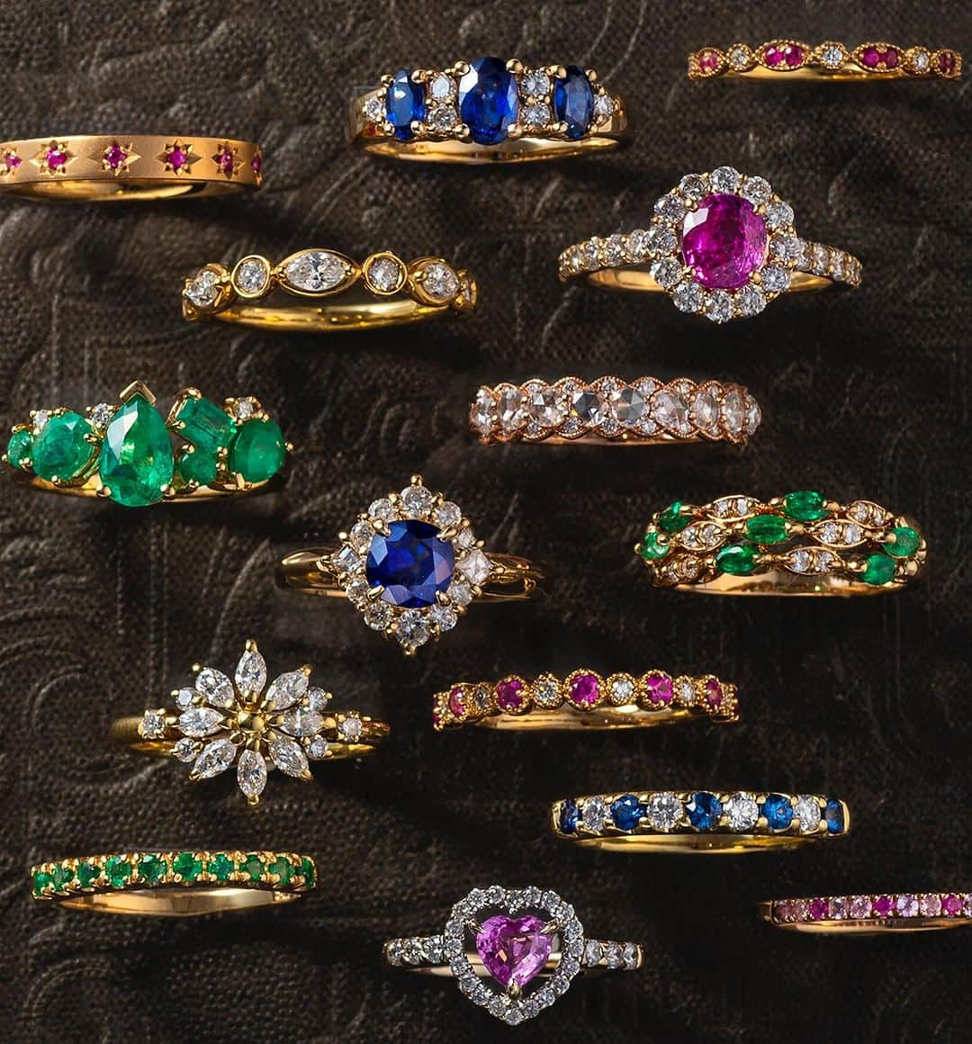 のインスタグラム：「Autumn Ring Collection 🌈  エメラルドにサファイア、ルビー… 中世のカテドラルを彩るステンドグラスを思わせる 色とりどりの貴石たち。  暗がりでもくっきりと浮かび上がる鮮やかな光の色彩は『プレシャスストーン』の称号にふさわしい神々しさを兼ね備えています。  小粒でもしっかりと色の乗ったノーブルな色合いを楽しめる貴石はバンドタイプから始めるのもお勧め✨ ダークになりがちな秋冬の差し色にいかがでしょうか？  1. K10 ルビー リング Lucky Star  ¥49,800 (＊)  2. K18 サファイア スリーストーン リング  ¥108,900  3. K10 ルビー ダイヤモンド リング  ¥29,800 (＊)  4. K18 ダイヤモンド リング  ¥128,000 (＊)  5. K18 ピンクサファイア リング  ¥148,000 (☆)  6. K18 エメラルド リング  ¥128,000 (☆)  7. K18 ローズカットダイヤモンド リング  =Sold= (☆)  8. K18 サファイア リング  ¥188,000  9. K18 エメラルド ダイヤモンド リング  ¥59,800  10. K18 ダイヤモンド フラワー リング  ¥82,000 =Sold=  11. K18 ルビー ダイヤモンド リング  ¥99,800 (＊)  12. K18 エメラルド リング  ¥29,800 =Sold=  13. K18 サファイア ダイヤモンド リング  ¥54,800  14. K18WG ピンクサファイア リング  ¥59,800 (☆)  15. K10 グラデーション リング Rose  ¥29,800 (＊)  (＊)は新品、その他はリユース品 *すべてAlagin Ring Collection より  (☆)はAlagin Online Shop 掲載商品です。  ✴︎ For International Customers ✴︎  Please feel free to DM if you are interested in buying any of items posted in our feed. We are happy to help you.  ＋─＋─＋─＋─＋─＋─＋─＋─＋─＋─＋─＋─  ◇ Alagin Online Shop ◇  https://alag-in.jp/  プロフィールリンク🔗 Alagin Online Shop  Alagin  Tel.  03-3836-3926 (GALA JEWELRY おかちまち本店1F)   ＋─＋─＋─＋─＋─＋─＋─＋─＋─＋─＋─＋─  ・ ・ ・ ・  #GALA #ガラ #alagin #リユース #ジュエリー #jewelry #accessory  #石好きな人と繋がりたい #石好きさんと繋がりたい #宝石 #ジュエリー好き女子 #ジュエリー好き #ご褒美ジュエリー #ジュエリー好きな人と繋がりたい #ジュエリー好きさんと繋がりたい #大人ジュエリー #アクセサリー #サファイアリング #ルビーリング #ダイヤモンドリング #エメラルドリング #ピンクサファイア #エタニティリング」