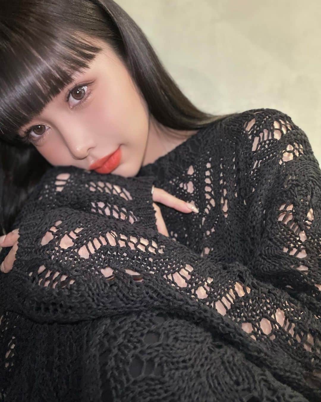 梯真奈美のインスタグラム：「秋冬になると作りがちな重ための前髪。  今年はいつもより広めに、 そしていつもより短めに。  なんだか新鮮〜♡ﾄﾞｳｶﾅ♡」