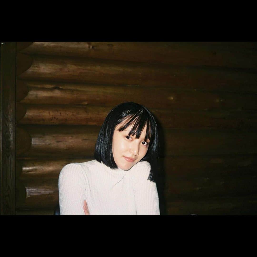 山田愛奈のインスタグラム：「.  けむたい姉とずる妹 2話も宜しくお願いします  律役のなぎくんが撮影合間に 撮ってくれた写真です📸  #けむたい姉とずるい妹  #けむずる」