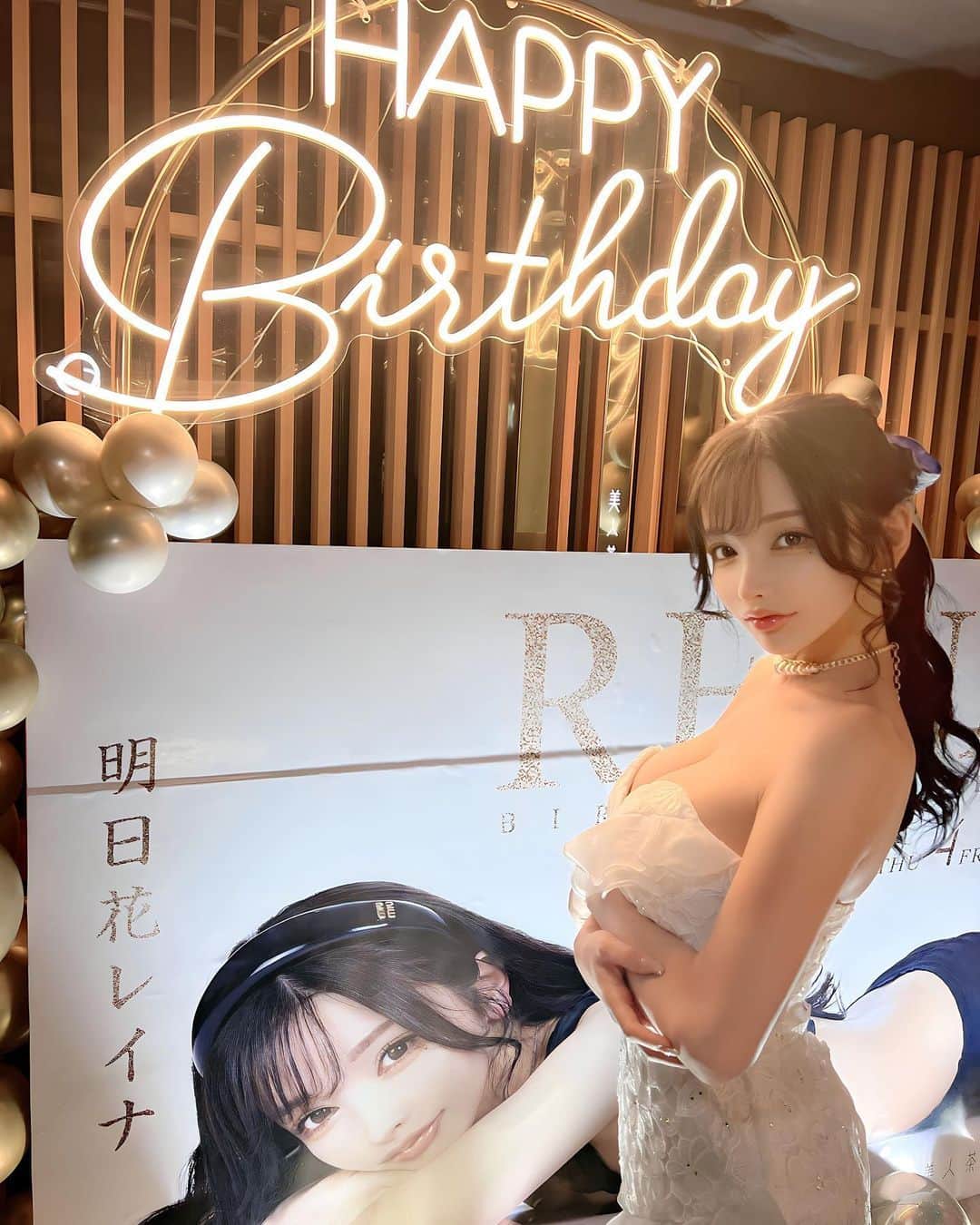 明日花レイナさんのインスタグラム写真 - (明日花レイナInstagram)「バースデーイベント2日目のヘアメ💙  #六本木 #美人茶屋 #キャバクラ #キャバ嬢 #美人茶屋六本木 #バースデー #バースデーイベント #ヘアセット #ヘアメイク #ヘアメ #ミッツァ」10月16日 18時11分 - reina_asuka