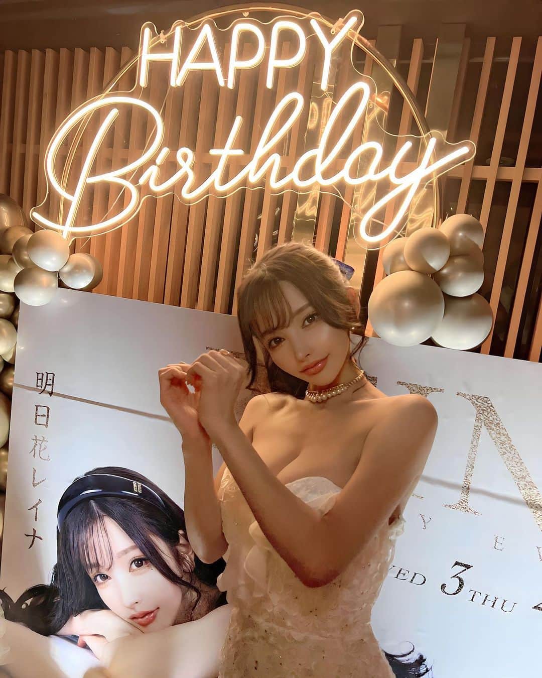 明日花レイナさんのインスタグラム写真 - (明日花レイナInstagram)「バースデーイベント2日目のヘアメ💙  #六本木 #美人茶屋 #キャバクラ #キャバ嬢 #美人茶屋六本木 #バースデー #バースデーイベント #ヘアセット #ヘアメイク #ヘアメ #ミッツァ」10月16日 18時11分 - reina_asuka