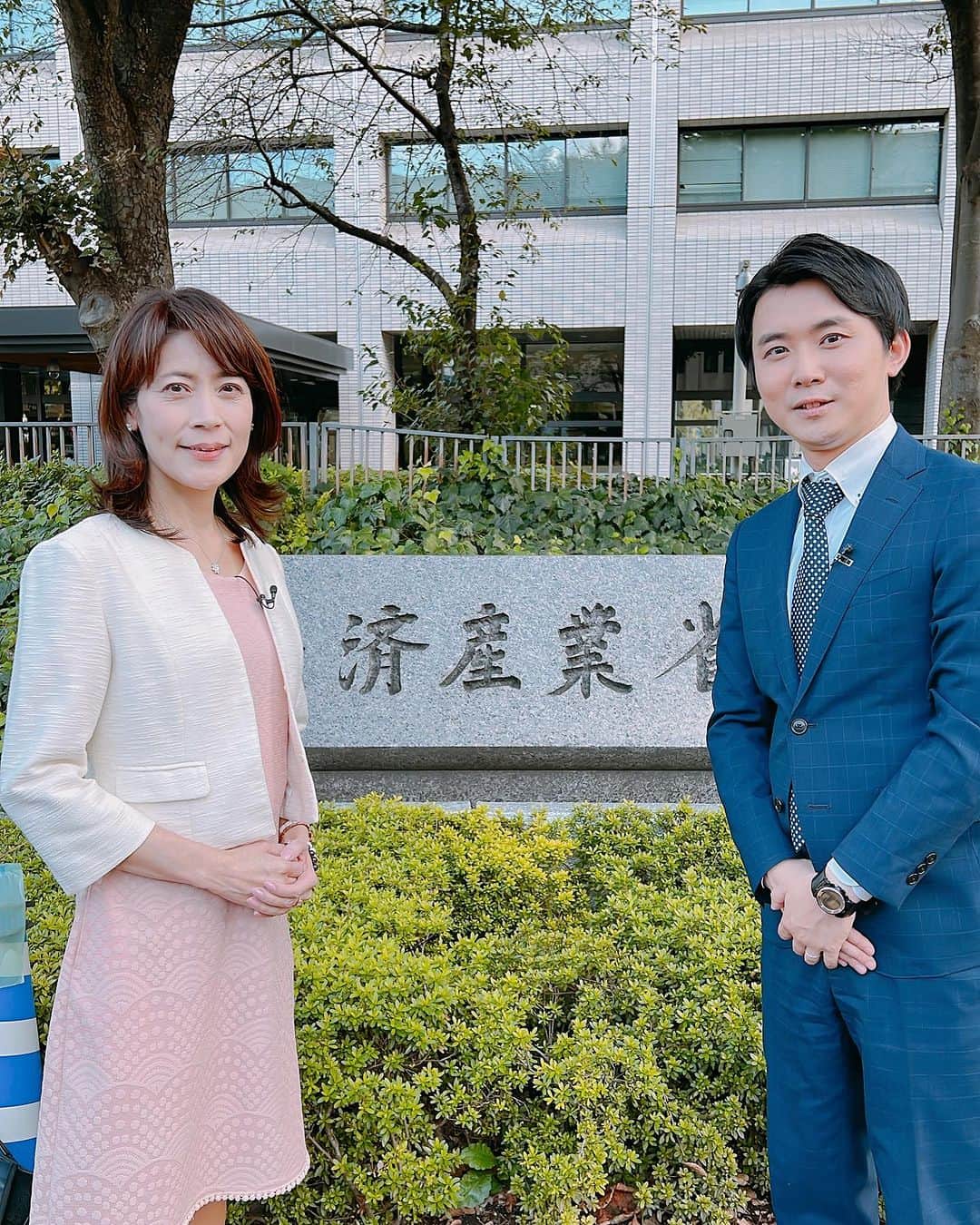 山本隆弥のインスタグラム：「･･･ 元NHK解説委員の岩田明子さんと 西村経済産業大臣にインタビュー！ 今夜OA！気になるアレどうなっten！？で！  #岩田明子 #西村康稔 #経済産業省 #ten  #ytv」