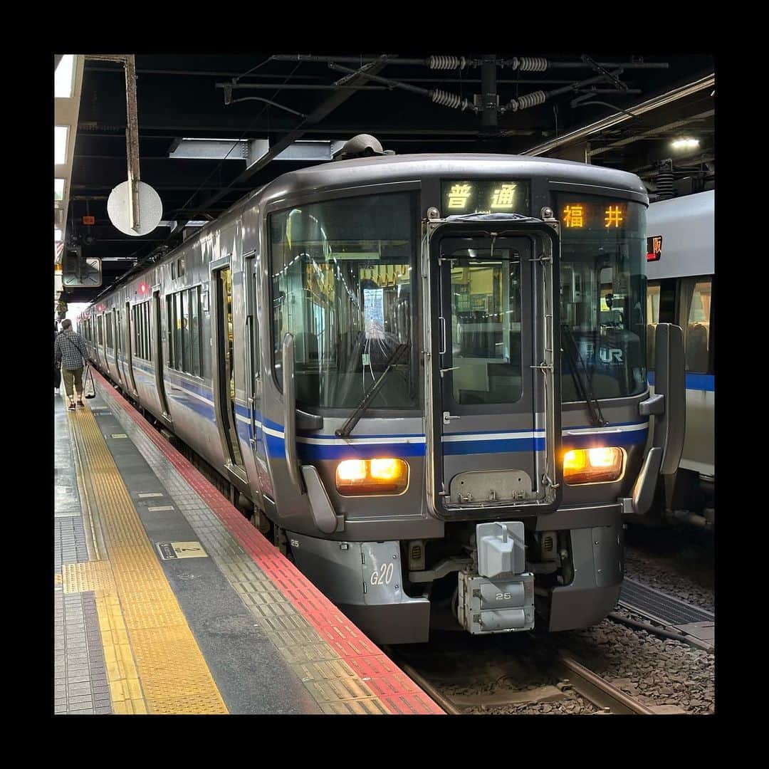 伊藤壮吾のインスタグラム：「#今日の鉄道 1201番線 JR北陸本線の普通福井ゆきに乗車。 金沢から西金沢へ。」