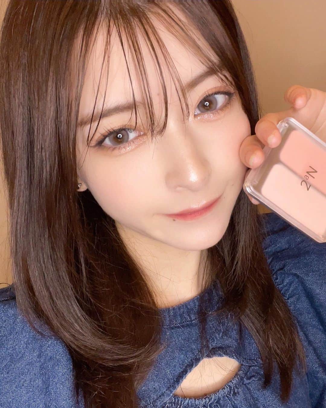 木村葉月さんのインスタグラム写真 - (木村葉月Instagram)「🆕チーク紹介 2aNのチークの2番のLove Rosyです！ 2色付きで重ね塗りするととっても立体感が出ておしゃれ🪞 そして発色が素晴らしい オススメです🥳  #2an #トゥーエーエヌ  #デュアルチーク #白湯チーク #水彩画チーク @2an_official_jp」10月16日 18時17分 - 82ki_82ki