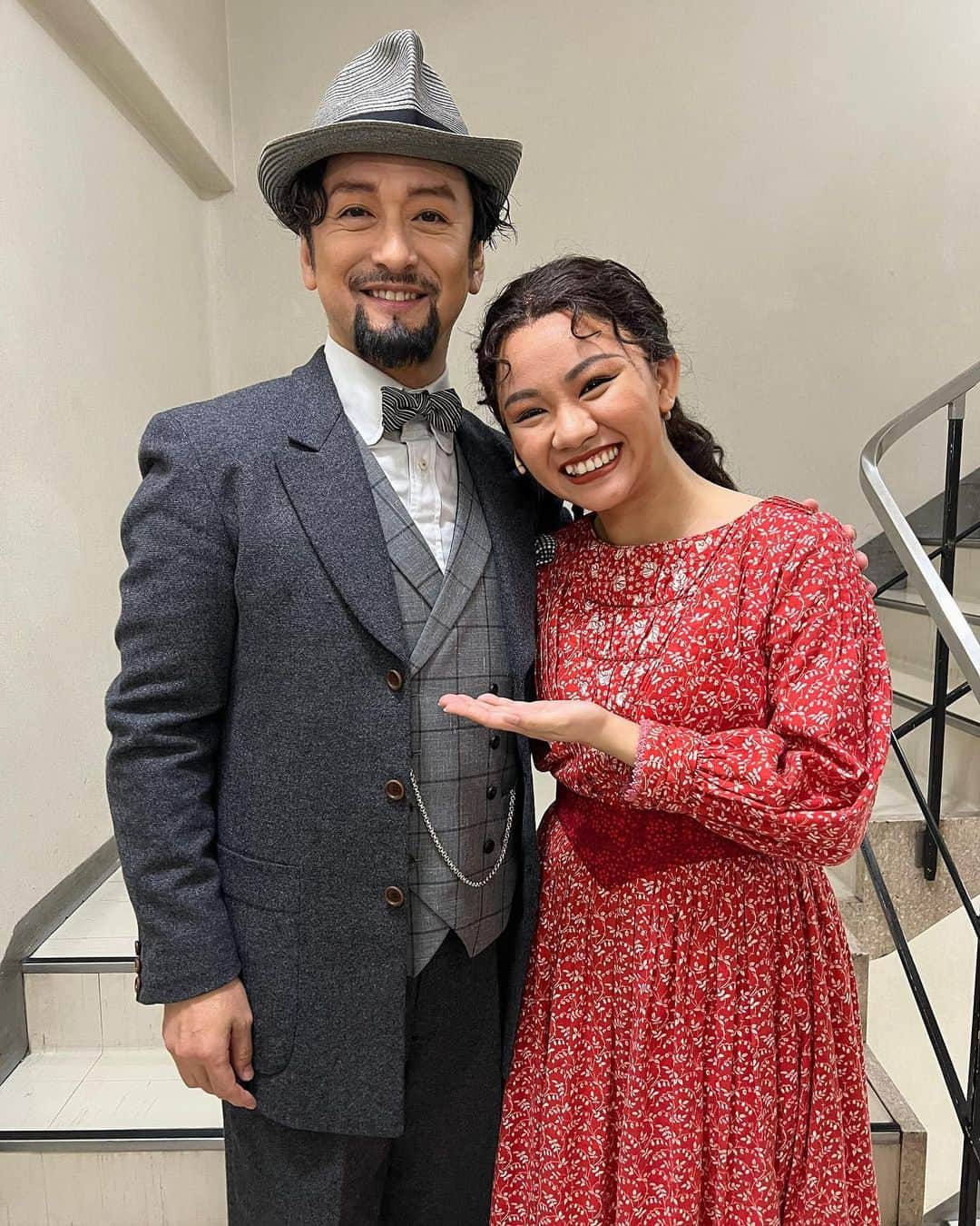 遥海のインスタグラム：「みんな大好き 幹ニさん♡  みんなをいつも気にかけてくれて カンパニーを大きな愛で包み込んでくれる幹ニさん😭♡  二幕のカゲコではいつも見守ってくれて 不安をいつも自信にかえてくれます。  一緒にこのラグタイムを作りあげることができて、本当に光栄に思います😭  今度は、どっかで一緒に歌いたいです。 そんな目標ができました。 絶対に叶えたい。  #ラグタイム #ミュージカル #石丸幹二  #遥海 #ターテ #遥海」