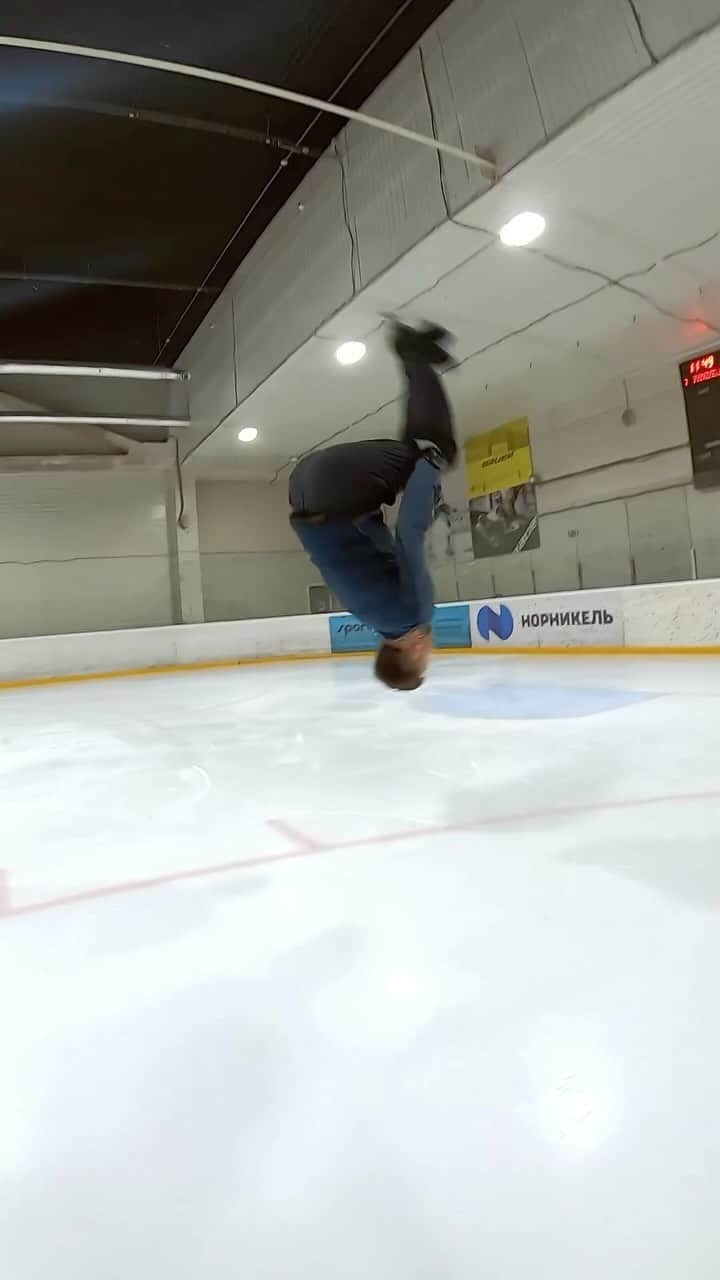 イヴァン・リギーニのインスタグラム：「I Almost got it @tarasmanko , right? 😂   What about my music pick?⚡️  🎥🎥 by: @morus.vadim 🔥  #naruto #bluebird #figureskating #iceskating #narutoshippuden #anime #ice #skating #reel #reels」