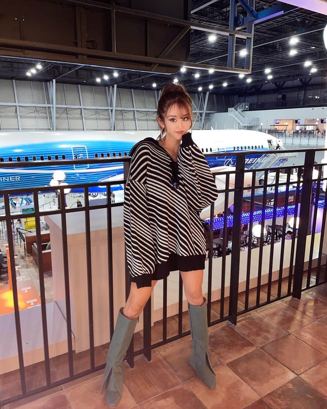 平尾貴代さんのインスタグラム写真 - (平尾貴代Instagram)「久しぶりに家族でお出かけ👨‍👩‍👦 初めてフライトオブドリームズ行ってきた✈️✈️ 随分飛行機乗ってないから乗りたいなぁ*⋆✈︎ ・ この時の服装鬼かわなの、、、😩🖤 ニットもブーツも @spiralgirl_official のだよ！！ 1枚でサラッと着れるから楽ちん✌️ 秋服可愛い🥲  #spiralgirl  #スパイラルガール  #フライトオブドリームズ   #愛知 #常滑 #名古屋 #東三河  #男の子ママ #ママコーデ」10月16日 18時19分 - yotsu_nuts