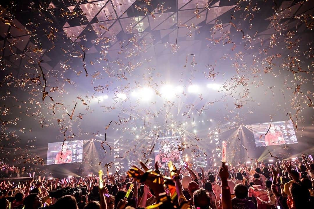 ももいろクローバーZさんのインスタグラム写真 - (ももいろクローバーZInstagram)「2023.10.15  MOMOIRO CLOVER Z 15th Anniversary Tour 「QUEEN OF STAGE」  #ももクロ #momoclo #ももQ #ももQふぁいなる #15周年ツアー #ファイナル  #完走」10月16日 18時19分 - mcz517_official