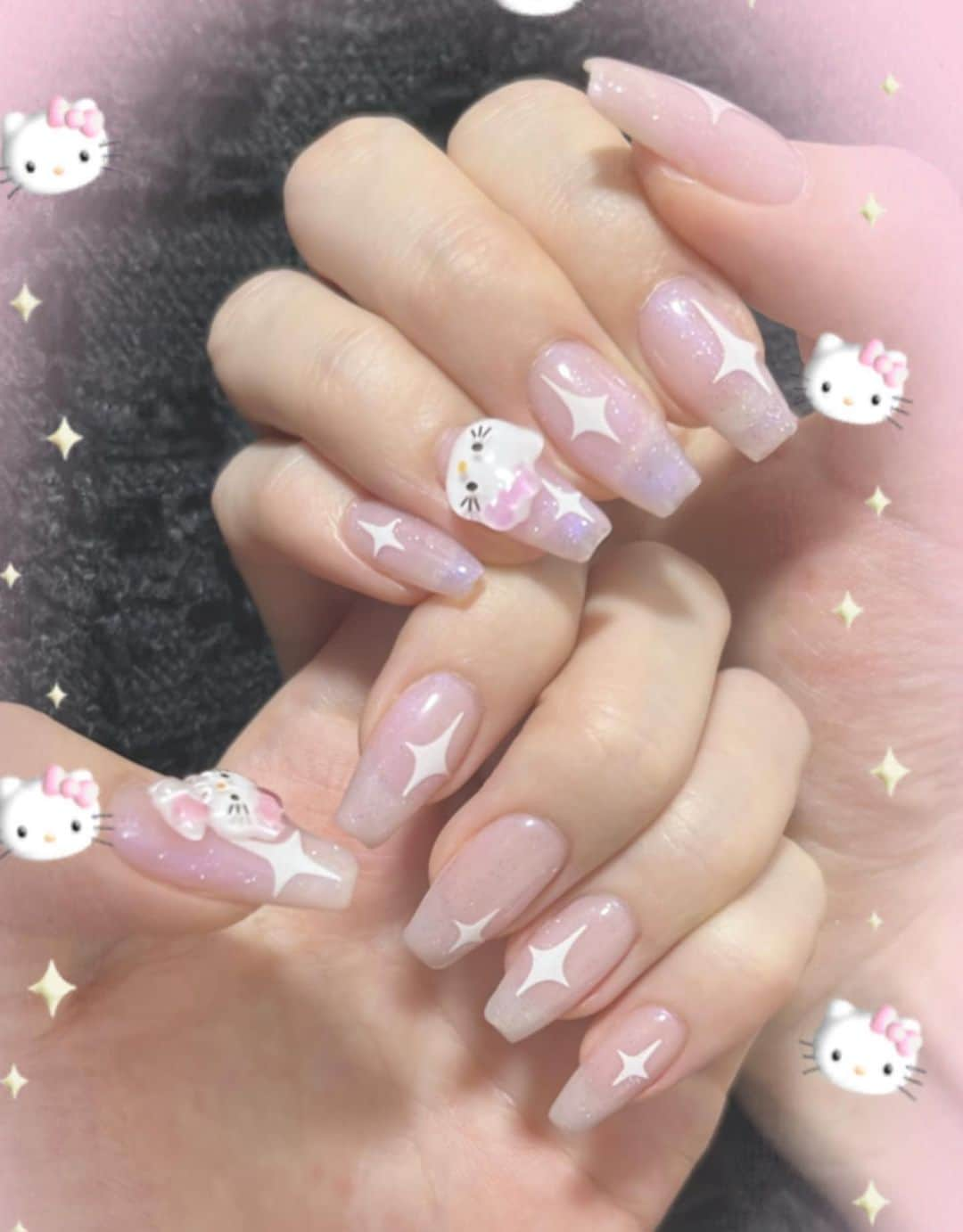 せいかさんのインスタグラム写真 - (せいかInstagram)「いつも行ってるネイルサロン( @_nail_tsuki_ )が20日からサンプルコースが始まるみたい🤍🤍  オフ込み8,800円のサンプルコースで、 サンプル見せてもらったけど全部めっちゃ可愛くて悩みまくってキティちゃんのちゅるんネイルにした💅🏻🎀」10月16日 18時27分 - 9815ks