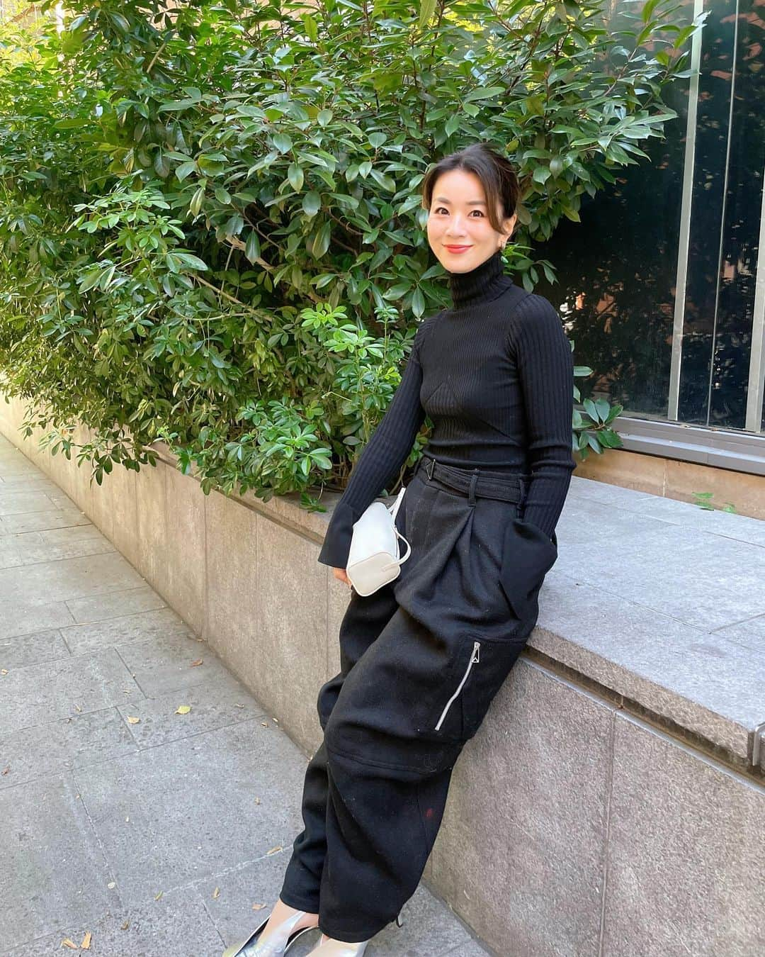 秋元玲奈さんのインスタグラム写真 - (秋元玲奈Instagram)「Weekend look❤️  #london #londonfashion #blacklooks  #mumsfashion #autumnvibes  #therow#andreadamo #bottegaveneta #jilsander」10月16日 18時28分 - rena_akimoto