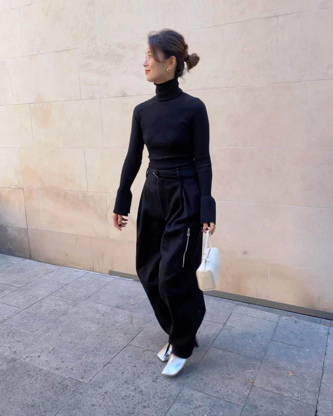 秋元玲奈さんのインスタグラム写真 - (秋元玲奈Instagram)「Weekend look❤️  #london #londonfashion #blacklooks  #mumsfashion #autumnvibes  #therow#andreadamo #bottegaveneta #jilsander」10月16日 18時28分 - rena_akimoto