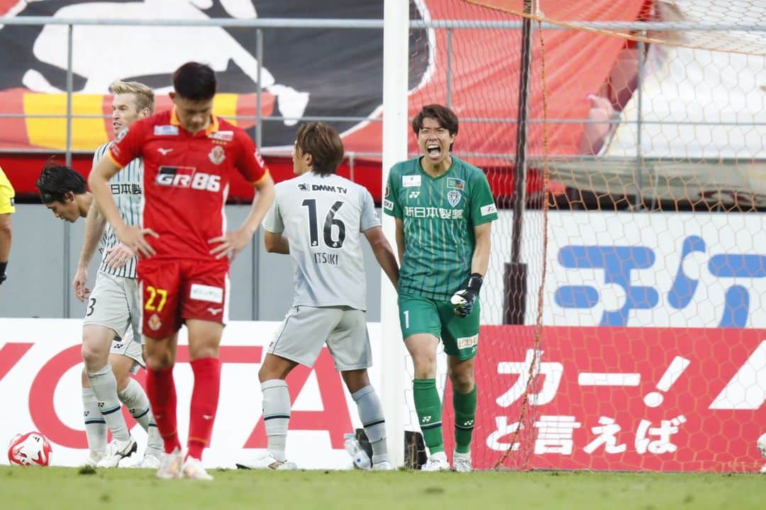 アビスパ福岡のインスタグラム：「クラブ史上初の‼決勝進出✨  YBCルヴァンカッププライムステージ準決勝第2戦 #名古屋グランパス 0-1#アビスパ福岡  決勝は⇩ 📅11/4（土）13:05KO 🏟国立競技場  クラブ初のタイトルに向けて 共に戦ってください🔥  #アビスパ福岡 #J1 #jleague」