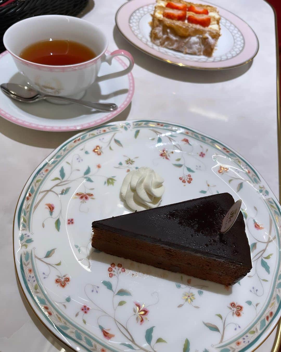 金子実加さんのインスタグラム写真 - (金子実加Instagram)「マリーアントワネットお茶会☕️🍰 もちろん、ケーキを食べます🧁  #cake #tea #teatime #afternoontea #アフタヌーンティー #お茶会 #マリーアントワネット #marieantoinette #ninas #ninasparis #ninasjapan #ninasmarieantoinette #紅茶 #コーヒー #珈琲 #喫茶店 #カフェ #カフェ巡り #カフェ好きな人と繋がりたい #かわいいカフェ #日比谷 #日比谷カフェ #東京 #salon」10月16日 18時42分 - kanekomika0127